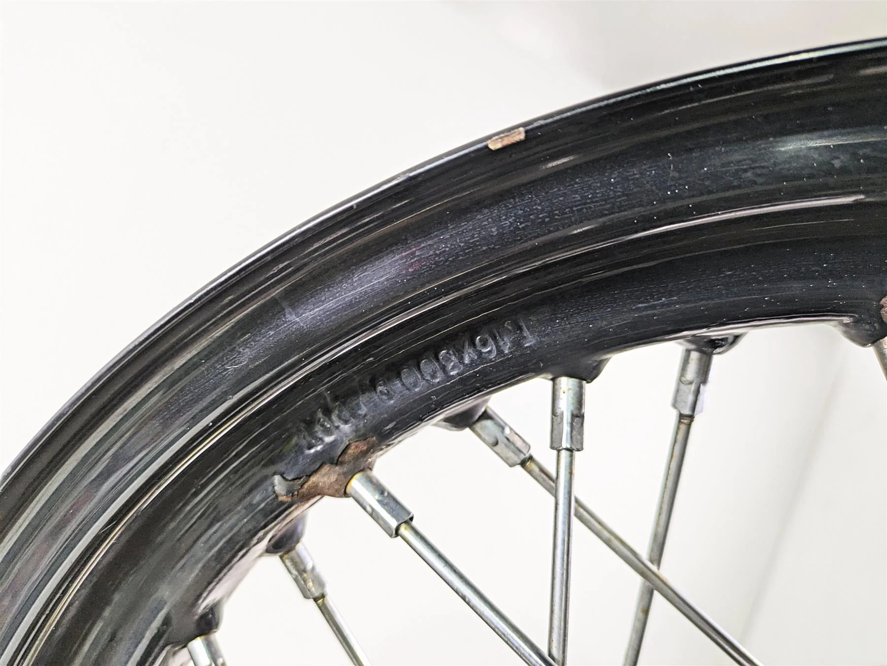 2008 Harley FLSTSB Cross Bones Front Wheel Rim 16x3 -Read 44937-08 - Image 8