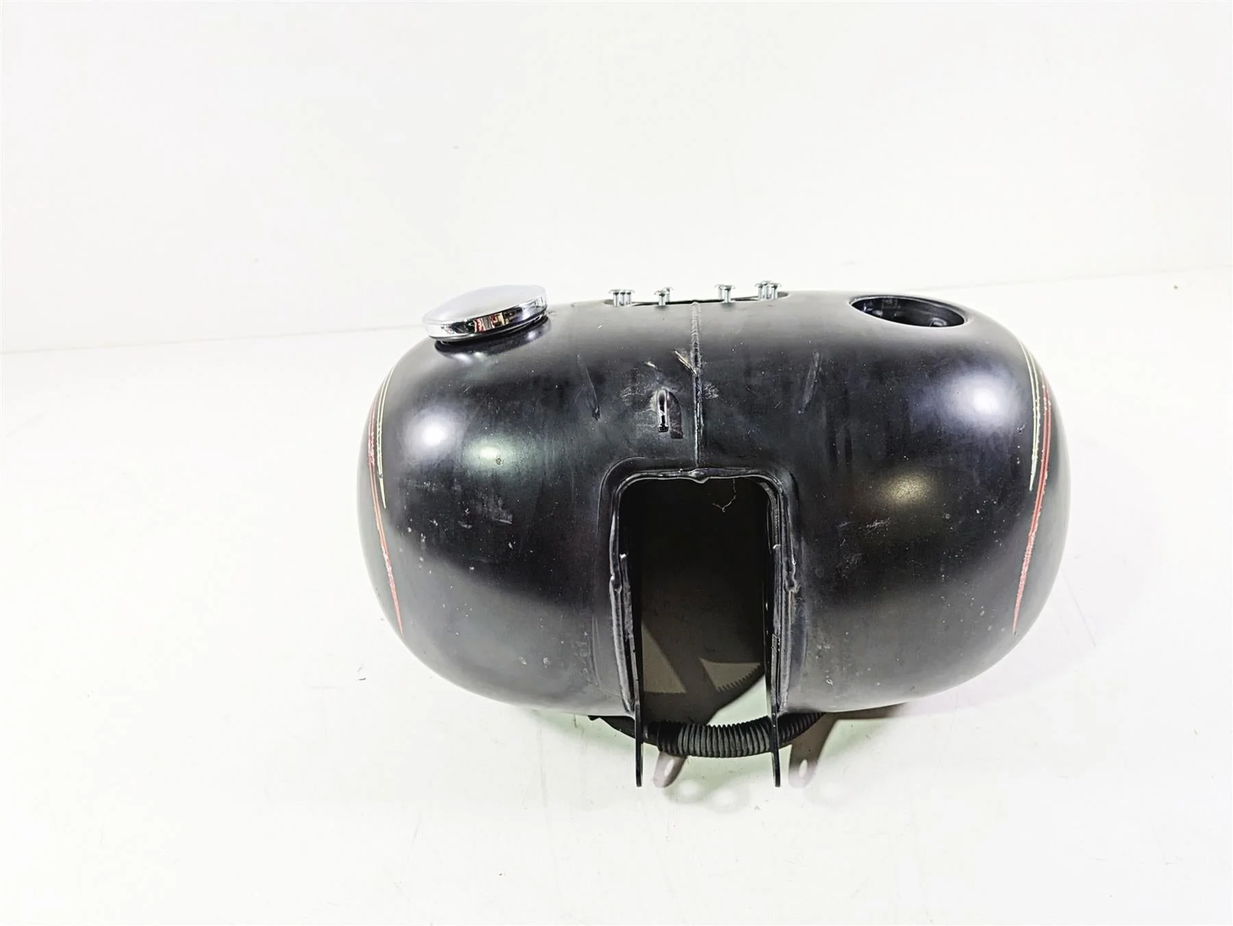 2008 Harley FLSTSB Cross Bones Fuel Gas Petrol Tank - No Dent 61000800 - Image 4