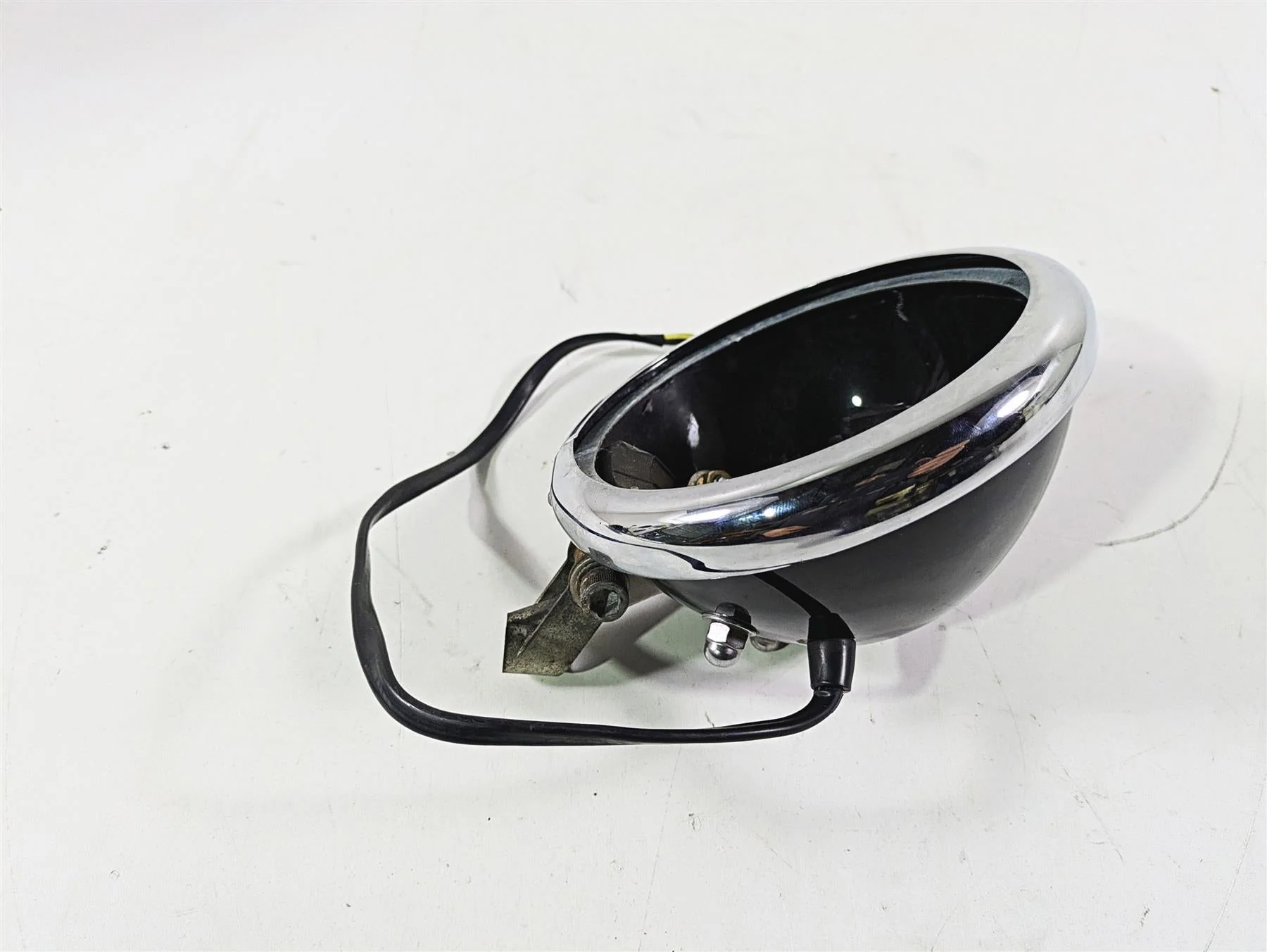 2008 Harley FLSTSB Cross Bones Headlight Head Light Bucket 5-3/4 69923-08 - Image 2