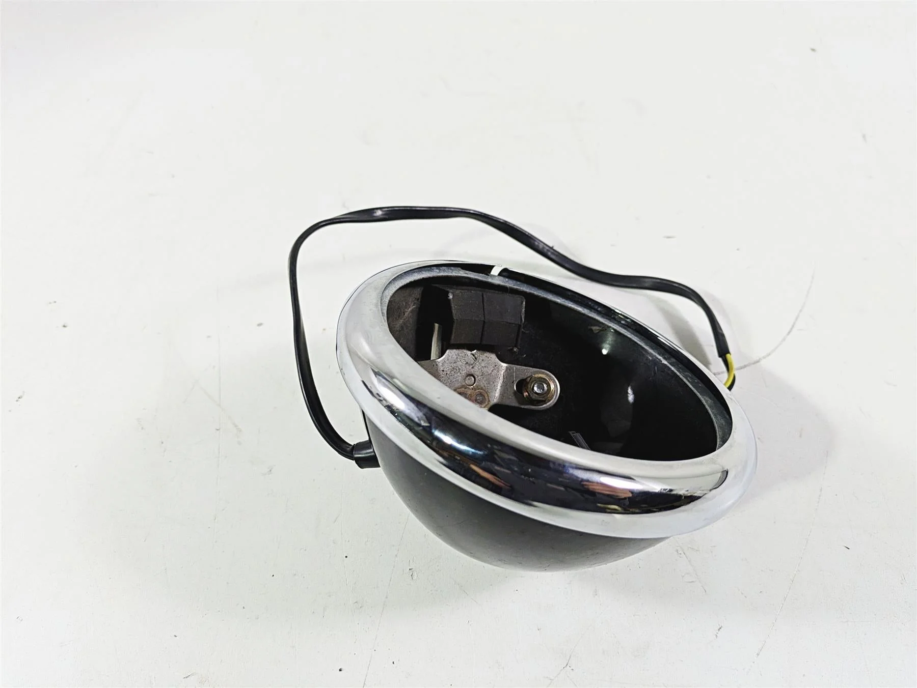 2008 Harley FLSTSB Cross Bones Headlight Head Light Bucket 5-3/4 69923-08 - Image 3