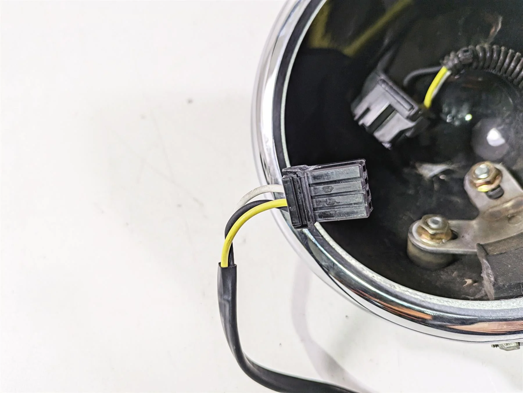 2008 Harley FLSTSB Cross Bones Headlight Head Light Bucket 5-3/4 69923-08 - Image 7