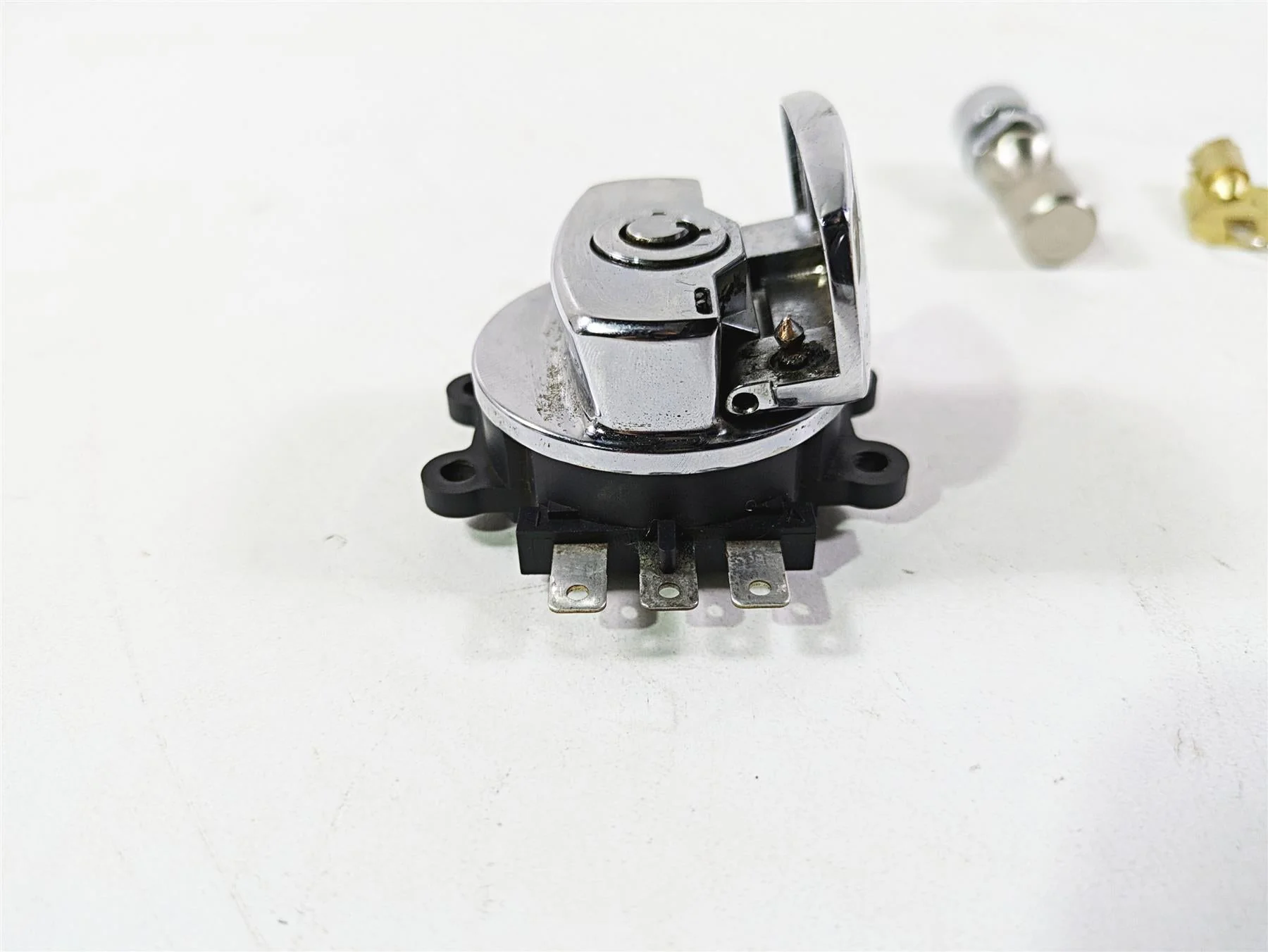 2008 Harley FLSTSB Cross Bones Ignition Switch Key Lock Set 71450-04 - Image 10