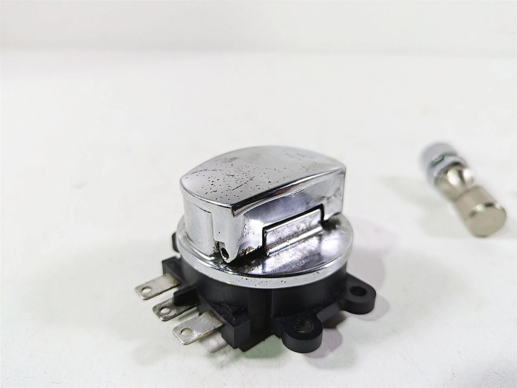 2008 Harley FLSTSB Cross Bones Ignition Switch Key Lock Set 71450-04 - Image 11
