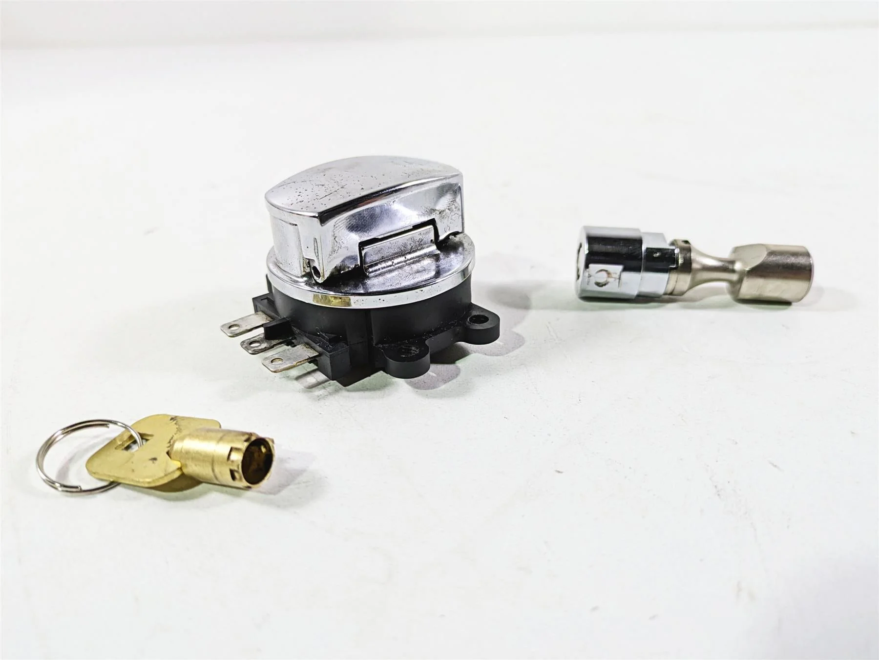 2008 Harley FLSTSB Cross Bones Ignition Switch Key Lock Set 71450-04 - Image 12