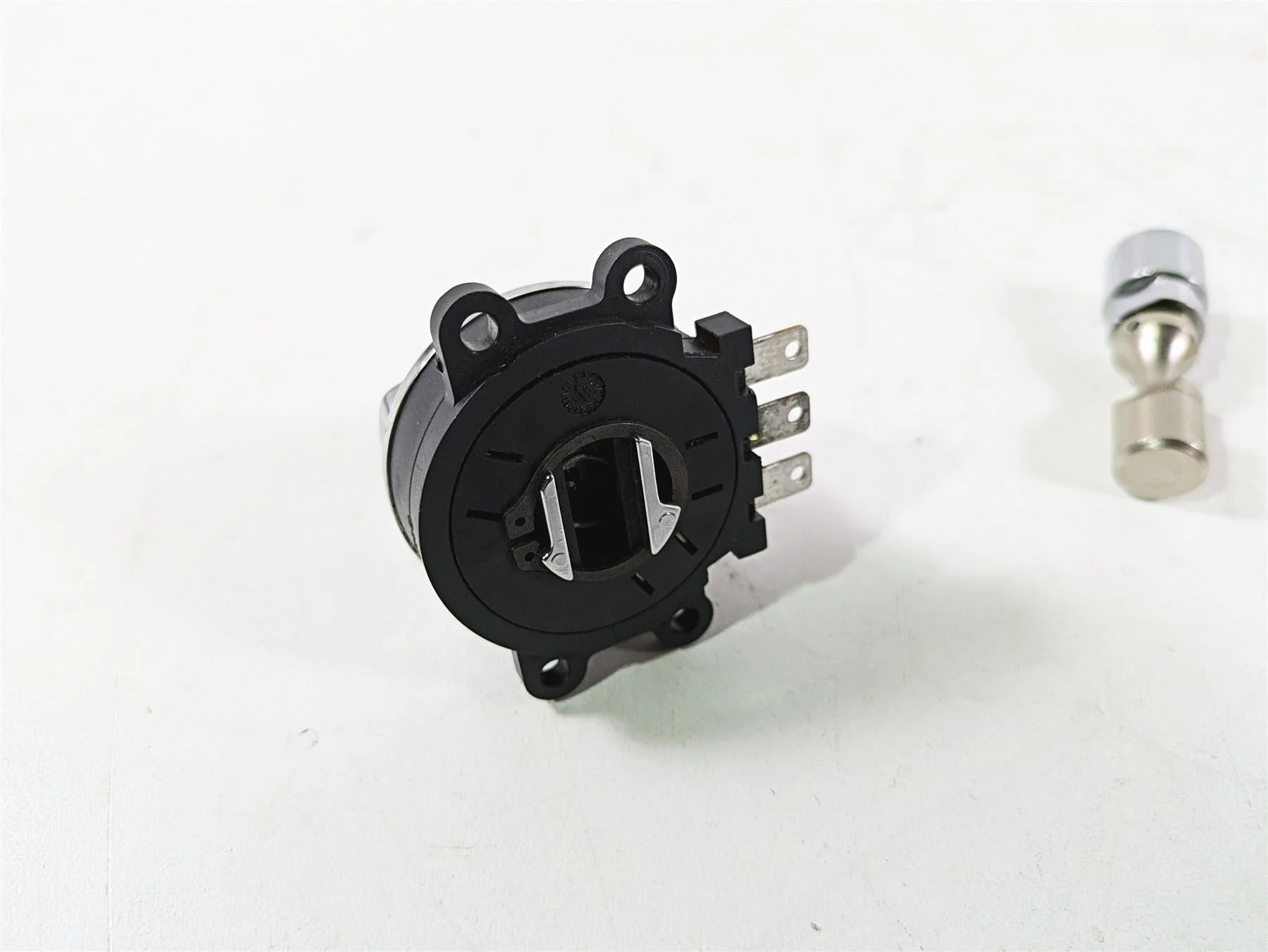 2008 Harley FLSTSB Cross Bones Ignition Switch Key Lock Set 71450-04 - Image 9