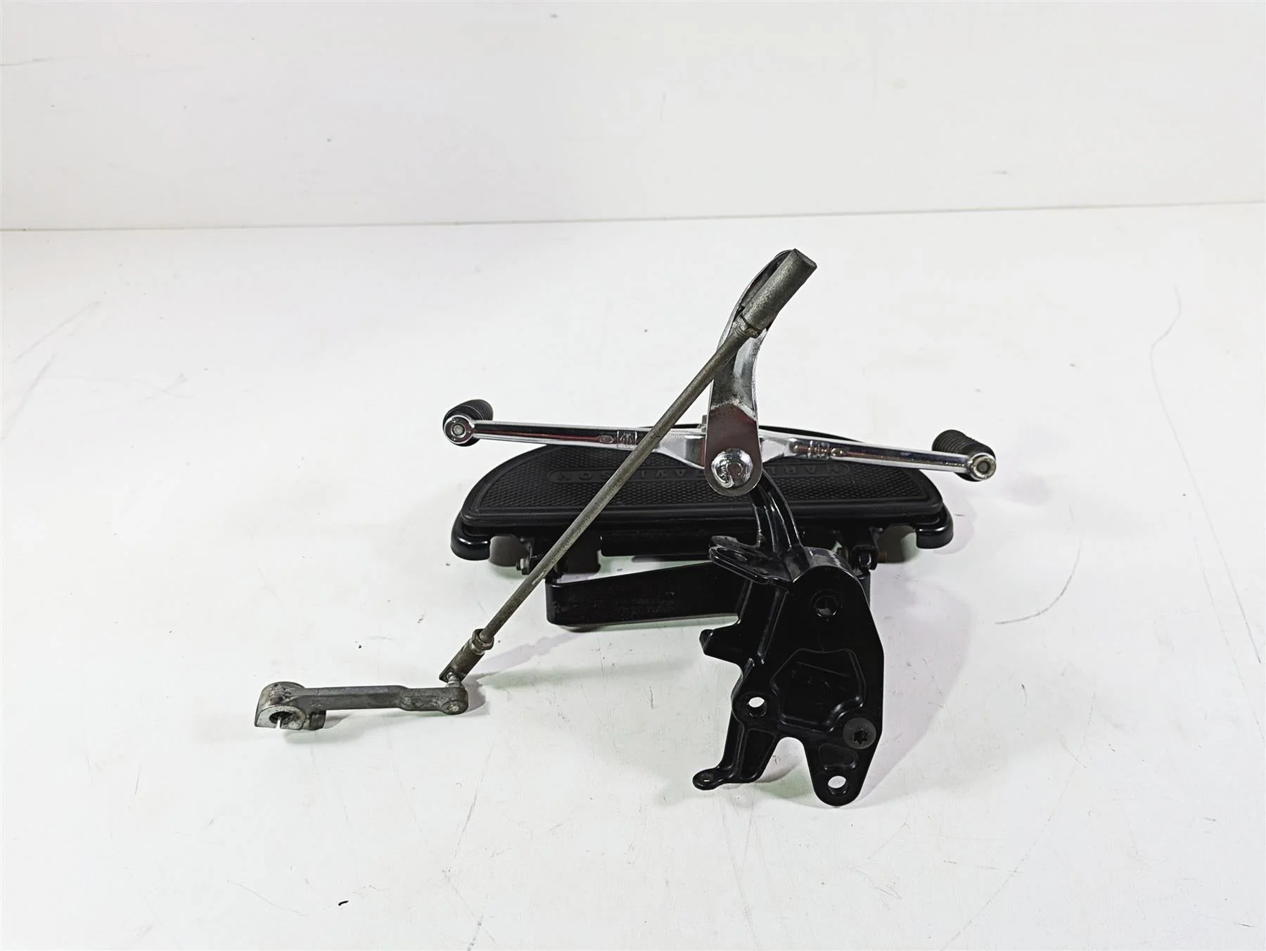2008 Harley FLSTSB Cross Bones Left Floorboard & Shifter Set 33630-07A 33895-82E - Image 2