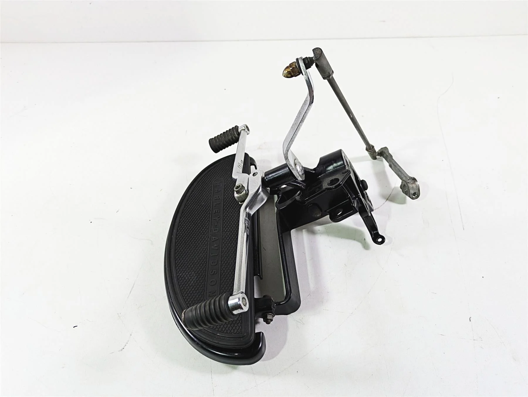 2008 Harley FLSTSB Cross Bones Left Floorboard & Shifter Set 33630-07A 33895-82E - Image 5