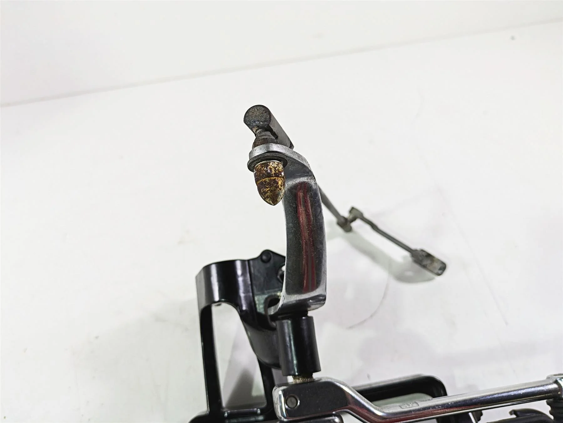 2008 Harley FLSTSB Cross Bones Left Floorboard & Shifter Set 33630-07A 33895-82E - Image 7