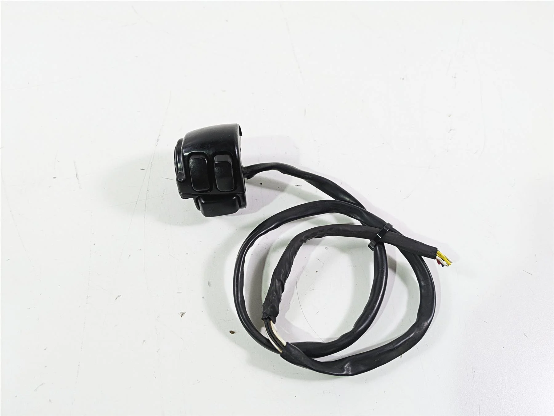 2008 Harley FLSTSB Cross Bones Left Hand Control Switch -No Plug 71682-06A