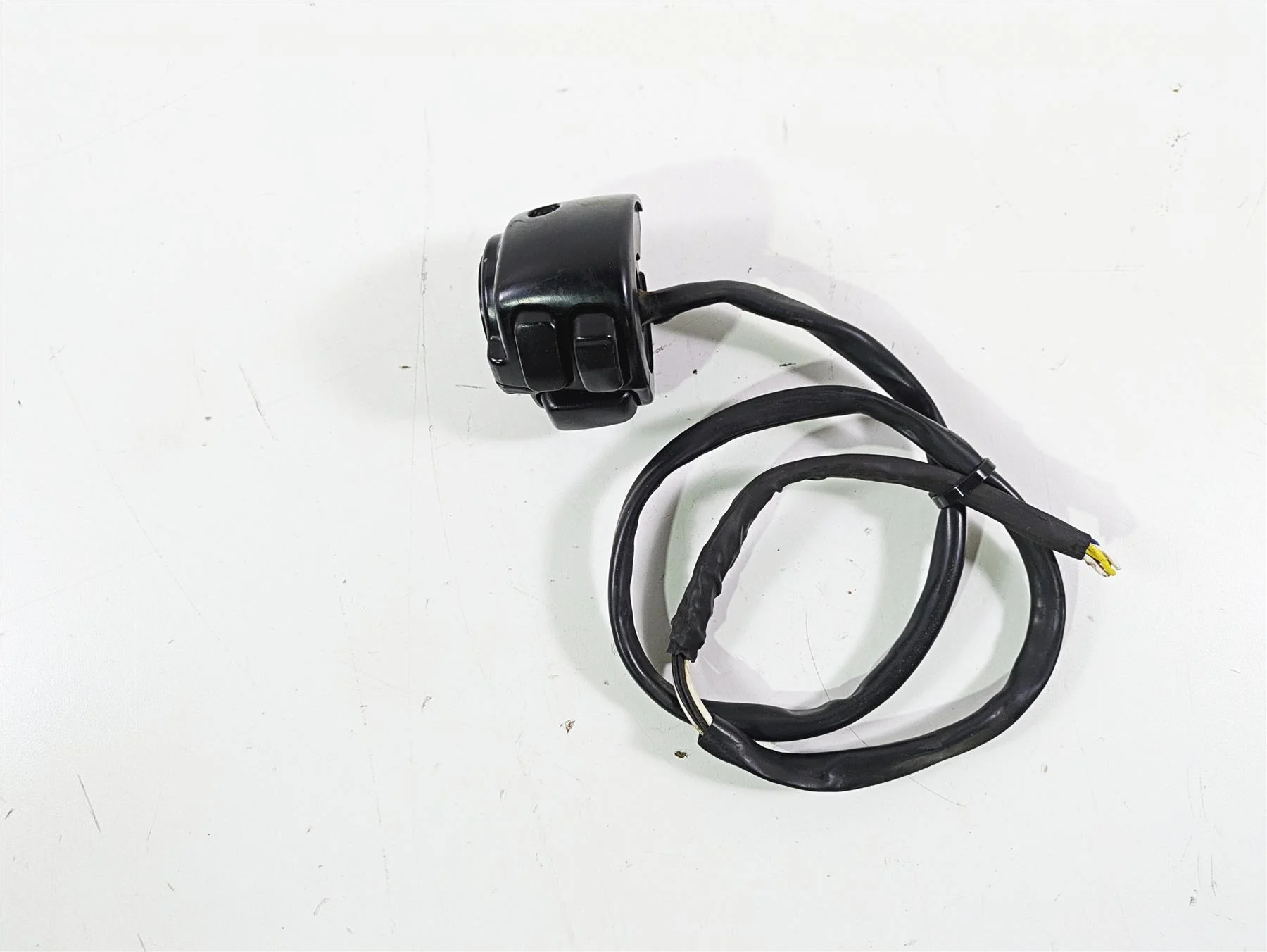 2008 Harley FLSTSB Cross Bones Left Hand Control Switch -No Plug 71682-06A - Image 5