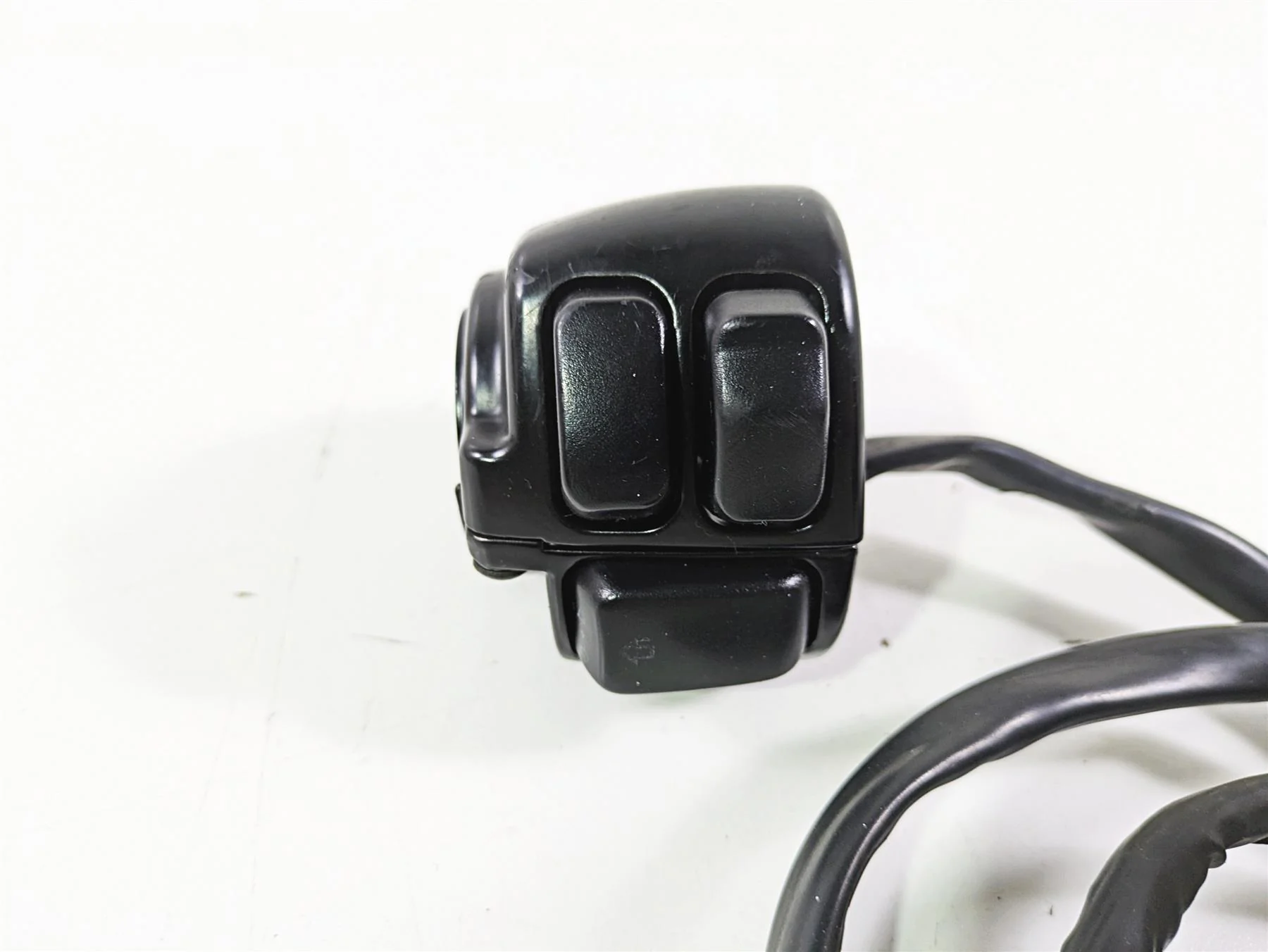 2008 Harley FLSTSB Cross Bones Left Hand Control Switch -No Plug 71682-06A - Image 7