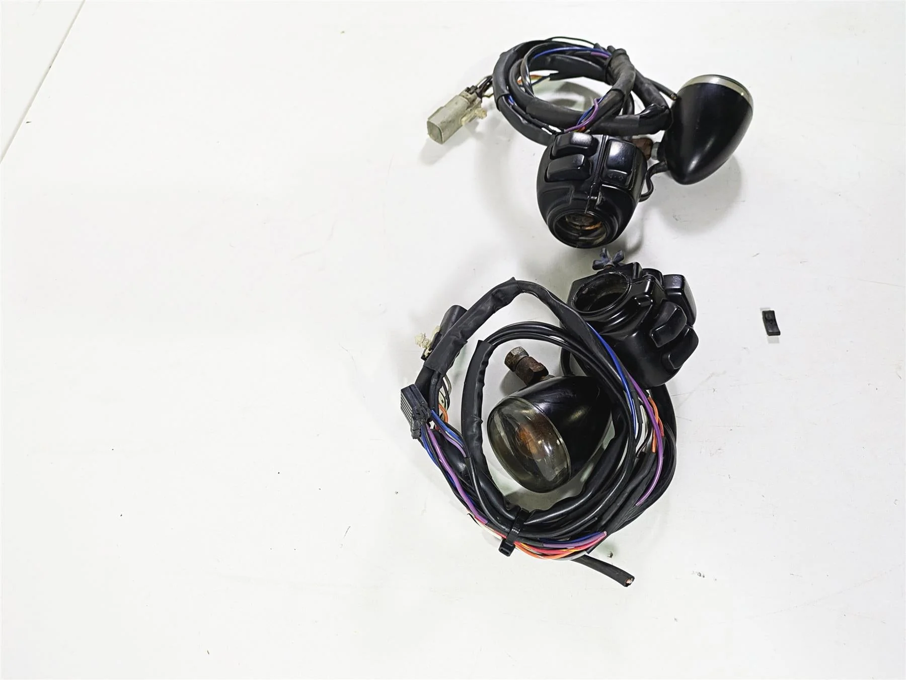2008 Harley FLSTSB Cross Bones Left Right Control Switch Blinker Set 71682-06A - Image 2