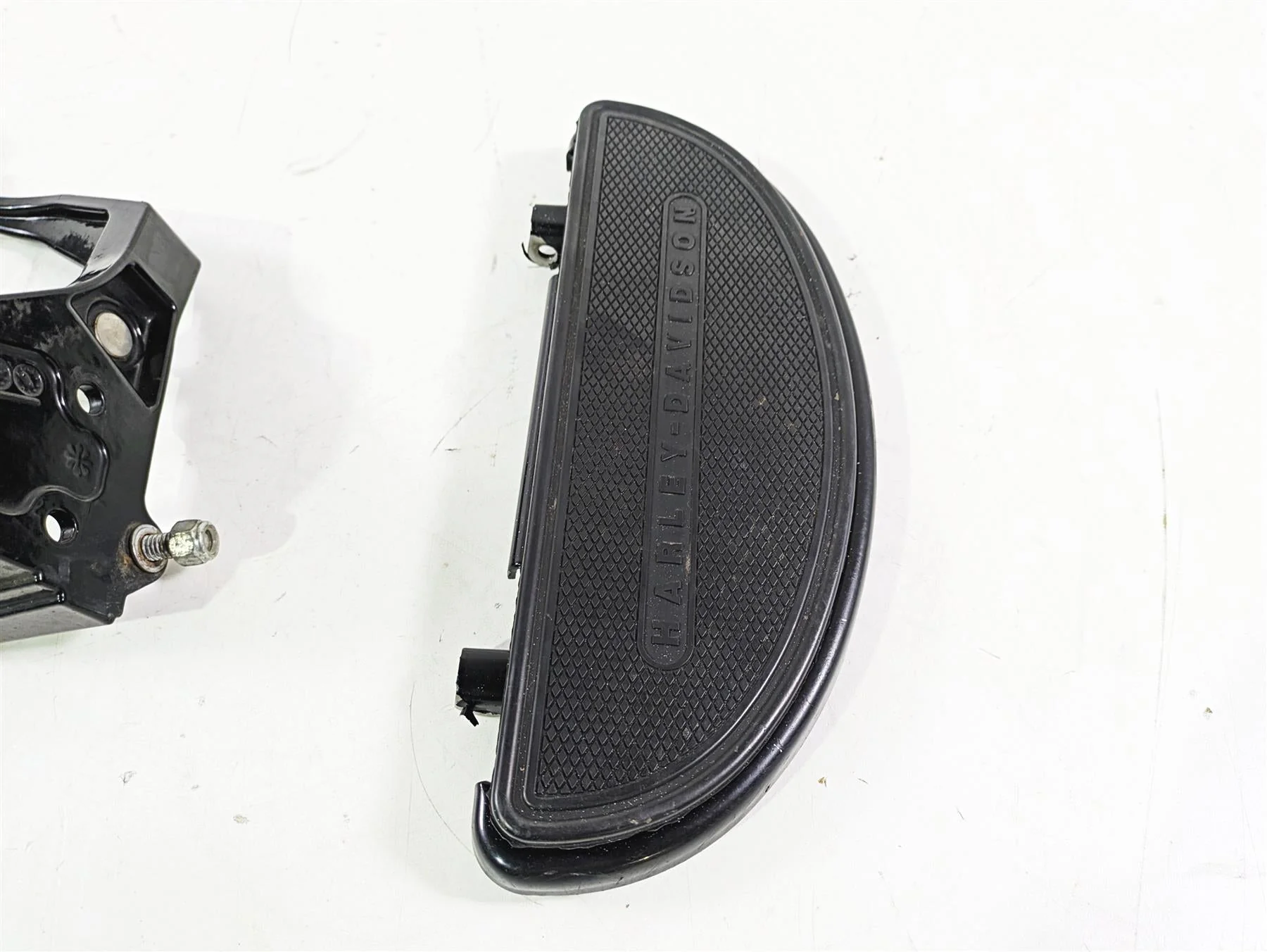 2008 Harley FLSTSB Cross Bones Left Right Floor Board & Mount Set 50600026 - Image 5