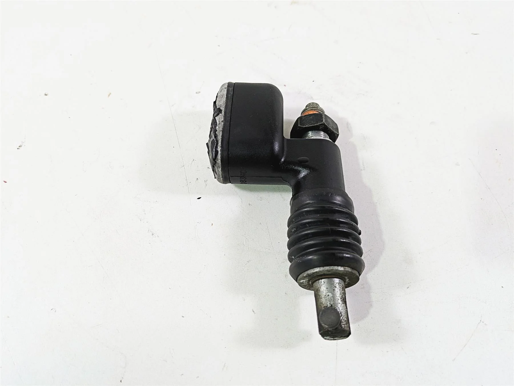 2008 Harley FLSTSB Cross Bones Rear Brake Master Cylinder - Read 41767-05E - Image 2
