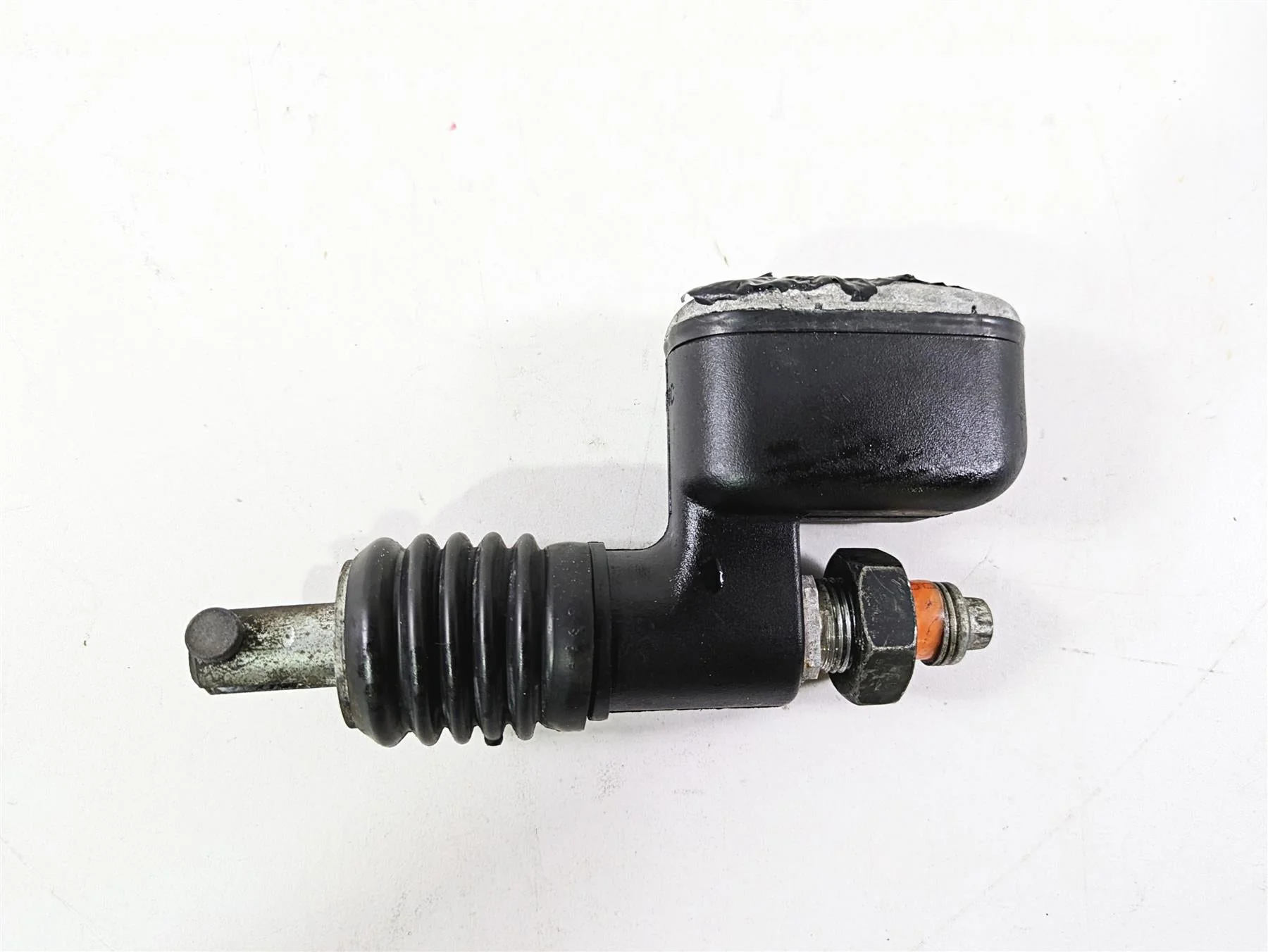 2008 Harley FLSTSB Cross Bones Rear Brake Master Cylinder - Read 41767-05E - Image 5