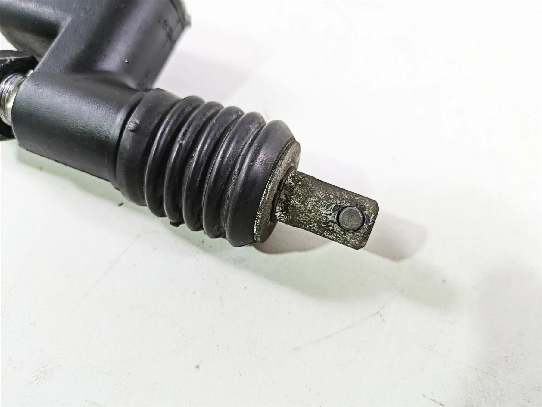 2008 Harley FLSTSB Cross Bones Rear Brake Master Cylinder - Read 41767-05E - Image 7