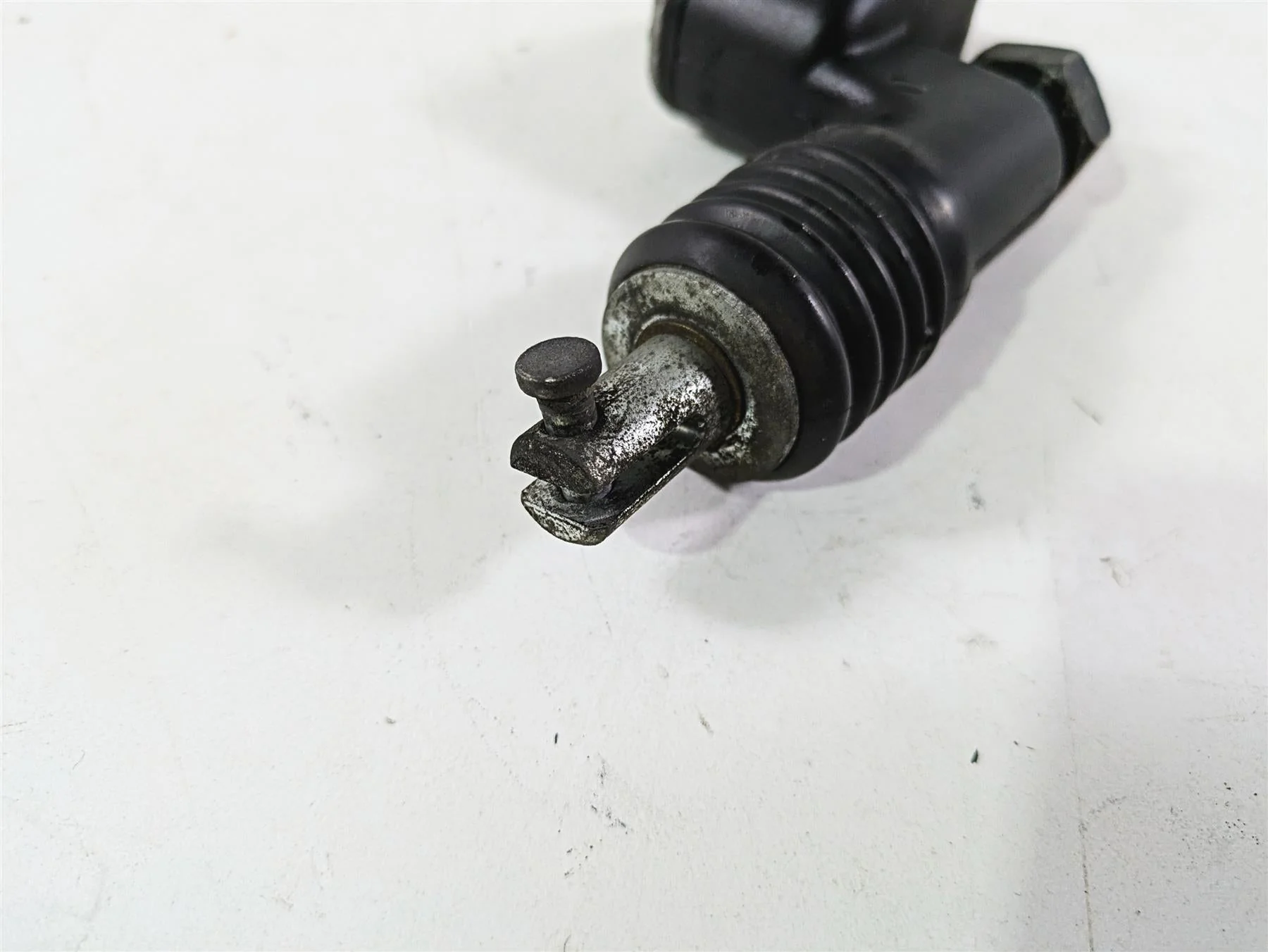 2008 Harley FLSTSB Cross Bones Rear Brake Master Cylinder - Read 41767-05E - Image 9