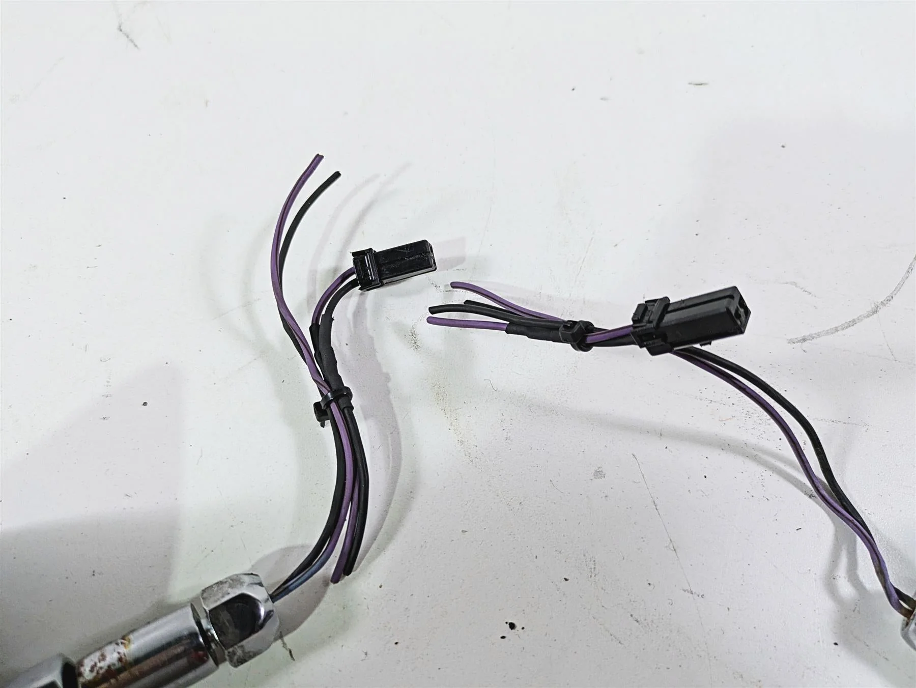 2008 Harley FLSTSB Cross Bones Rear Bullet Turn Signal Set - Read 69934-08 - Image 12