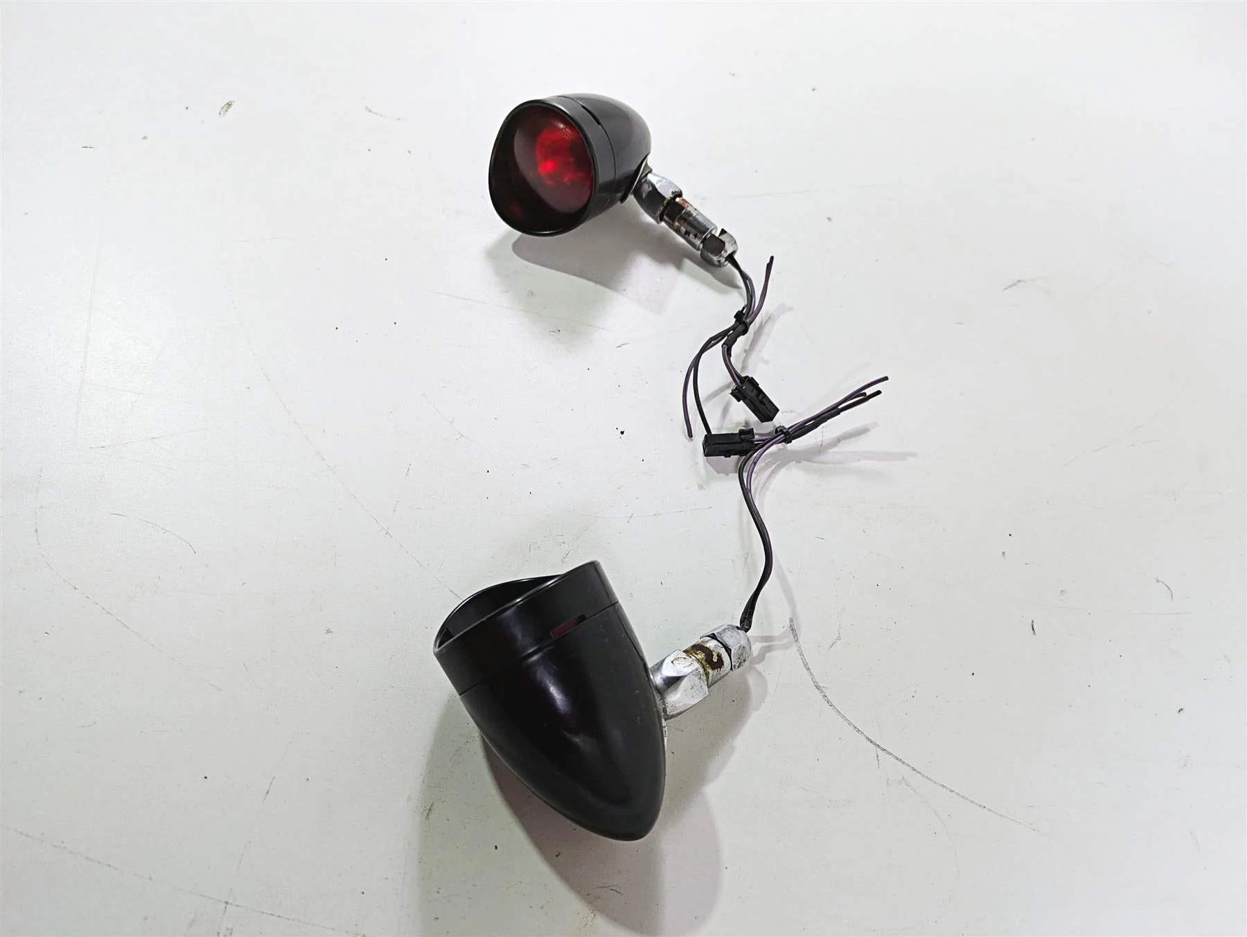 2008 Harley FLSTSB Cross Bones Rear Bullet Turn Signal Set - Read 69934-08 - Image 3