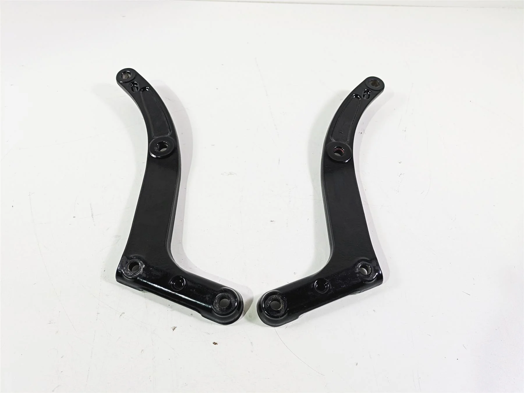 2008 Harley FLSTSB Cross Bones Rear Fender Struts Braces Mount 47813-08 47809-08