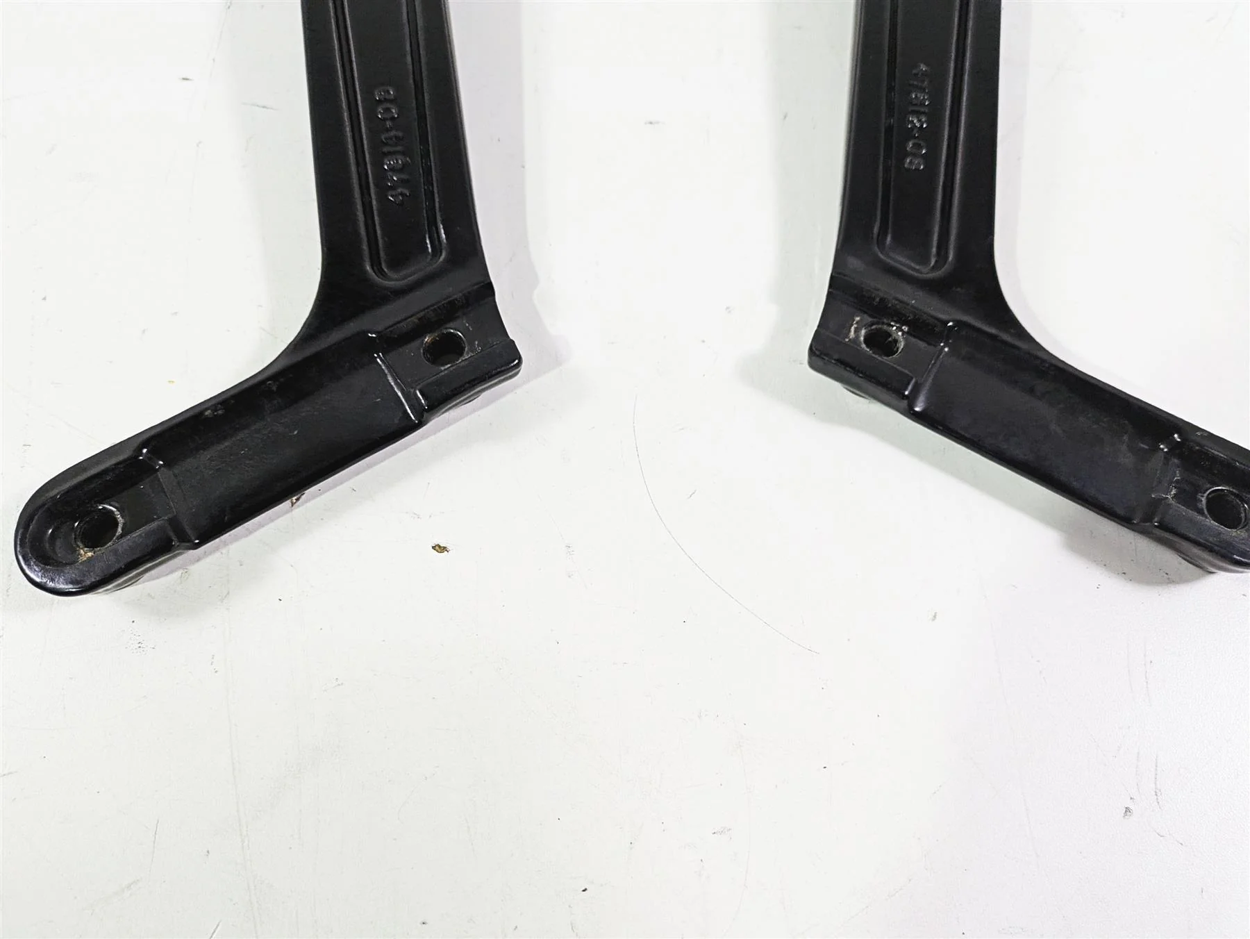 2008 Harley FLSTSB Cross Bones Rear Fender Struts Braces Mount 47813-08 47809-08 - Image 9