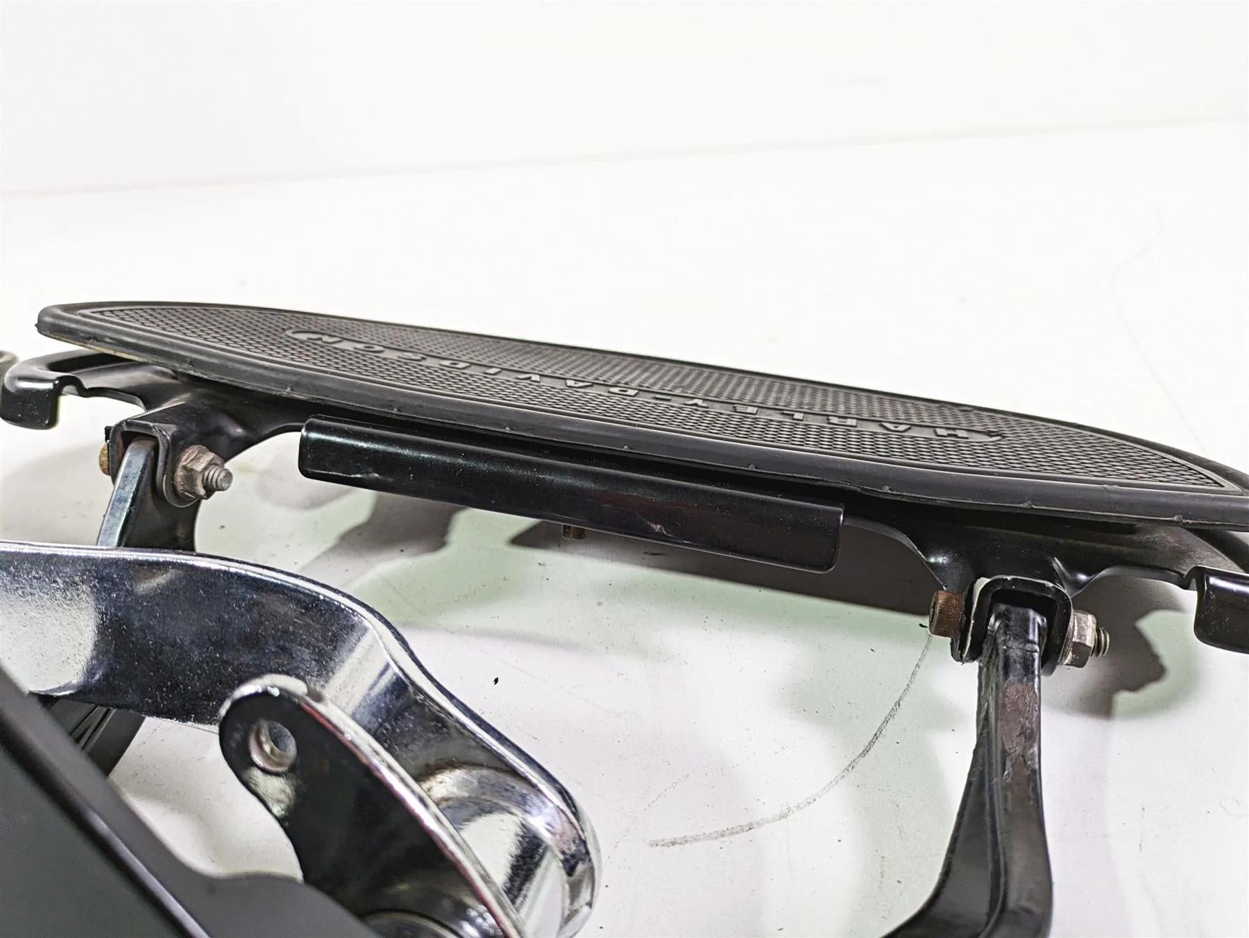 2008 Harley FLSTSB Cross Bones Right Floorboard & Brake Pedal Set 50600026 - Image 12