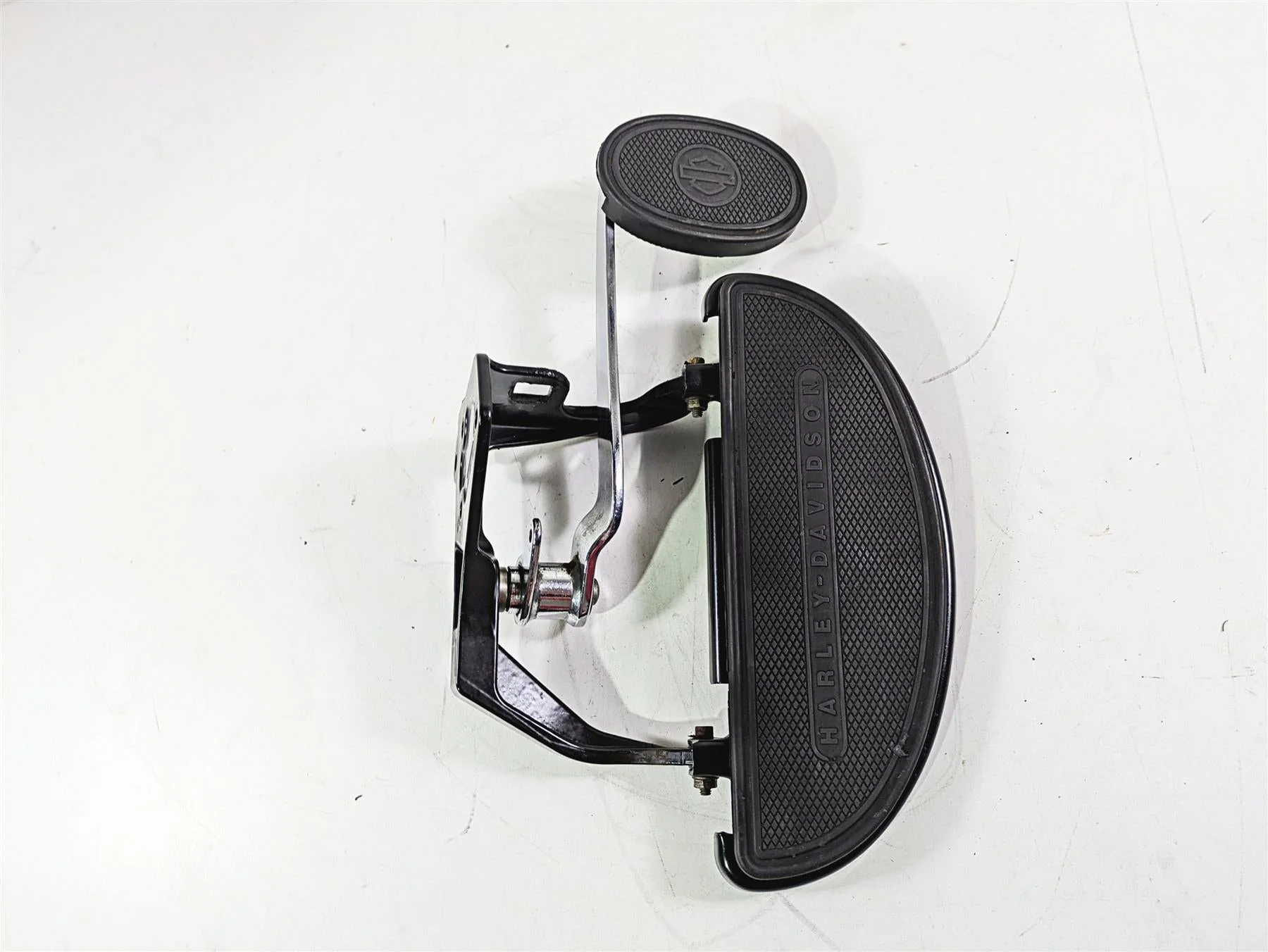 2008 Harley FLSTSB Cross Bones Right Floorboard & Brake Pedal Set 50600026 - Image 5