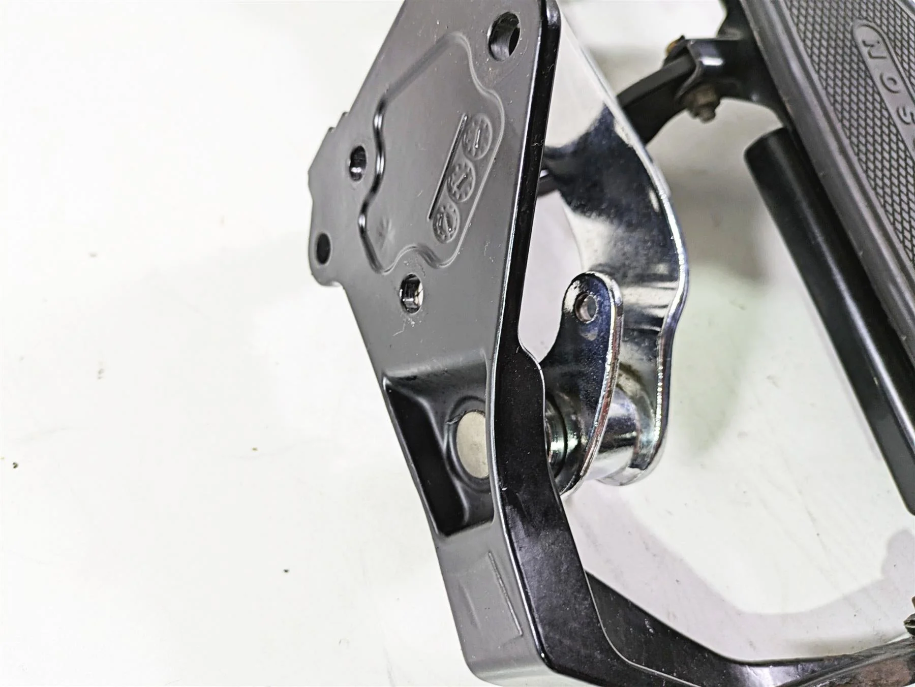 2008 Harley FLSTSB Cross Bones Right Floorboard & Brake Pedal Set 50600026 - Image 7