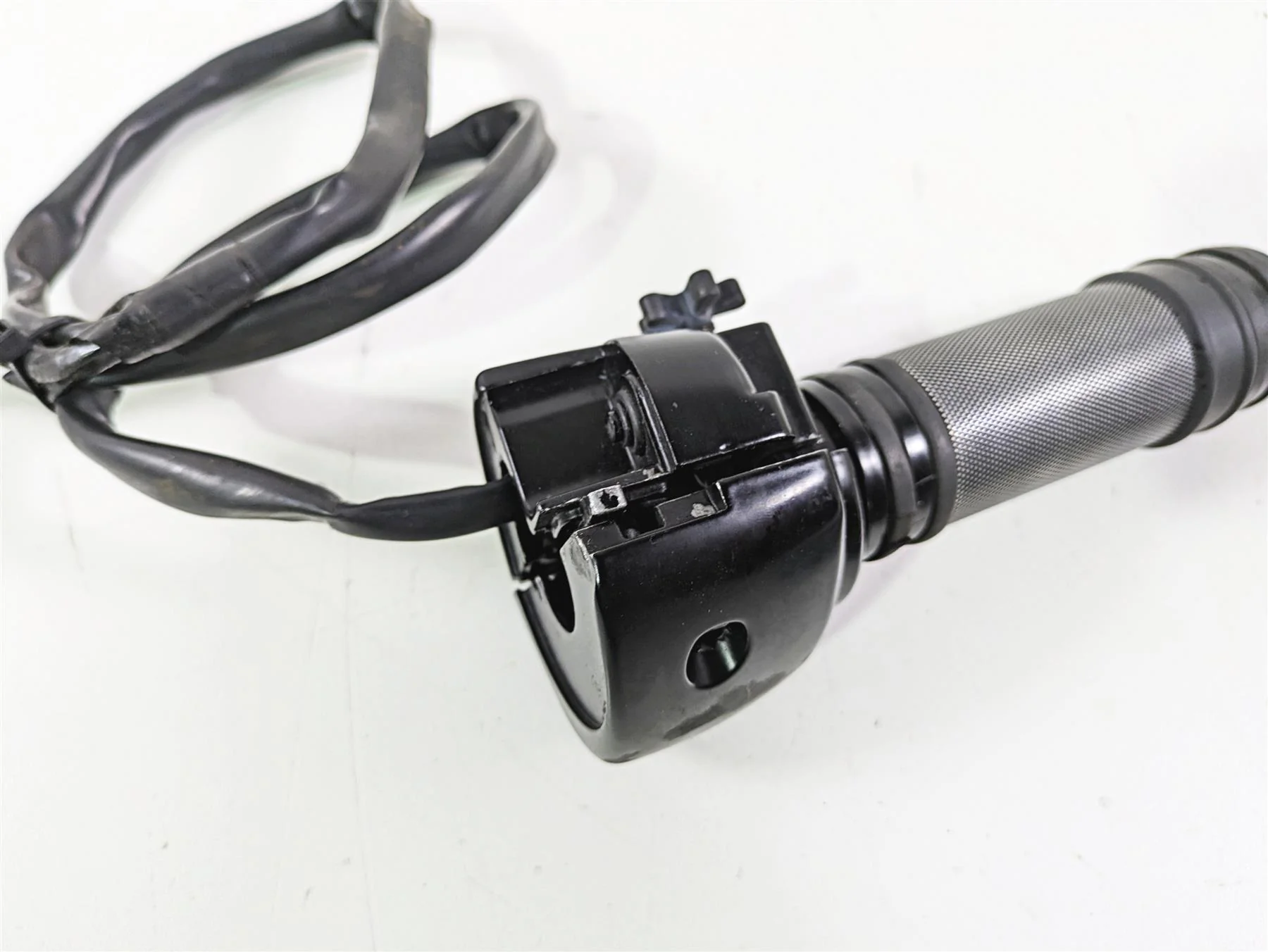2008 Harley FLSTSB Cross Bones Right Hand Control Switch -No Plug 71684-06A - Image 7