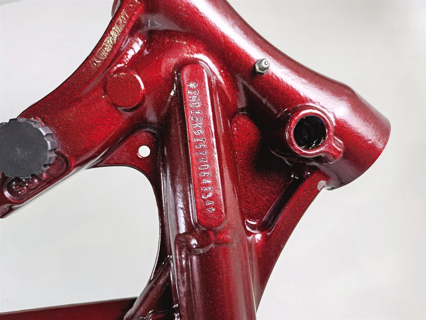 2008 Harley FXCWC Softail Rocker Frame Chassis + Swingarm Red Pearl With Salvage Texas Title 47167-08COZ - Image 2
