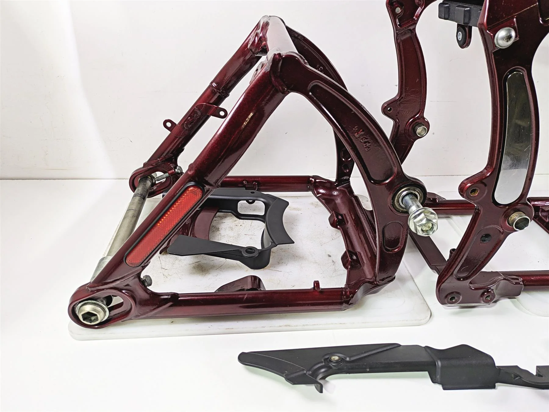 2008 Harley FXCWC Softail Rocker Frame Chassis + Swingarm Red Pearl With Salvage Texas Title 47167-08COZ - Image 3