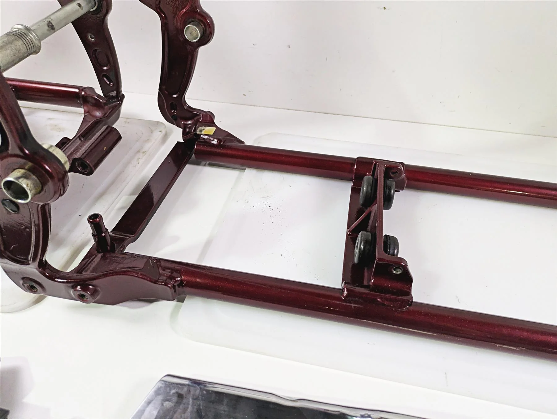 2008 Harley FXCWC Softail Rocker Frame Chassis + Swingarm Red Pearl With Salvage Texas Title 47167-08COZ - Image 4