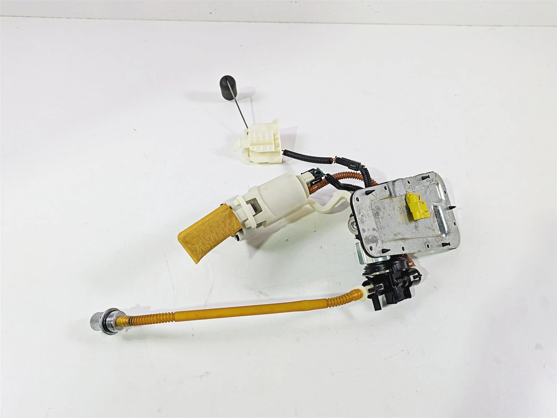 2008 Harley FXCWC Softail Rocker Fuel Gas Petrol Pump - Tested 75143-08A