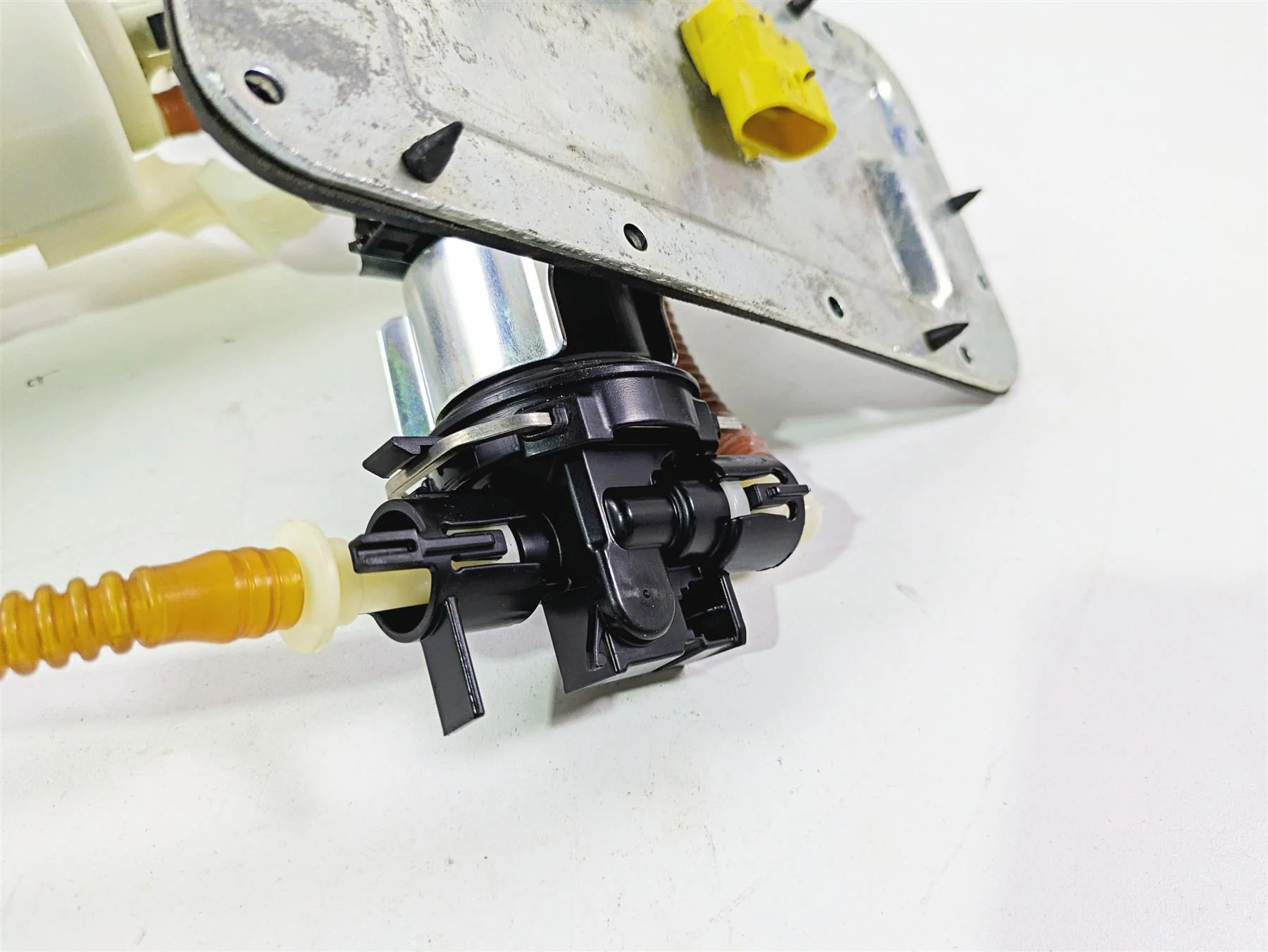 2008 Harley FXCWC Softail Rocker Fuel Gas Petrol Pump - Tested 75143-08A - Image 6