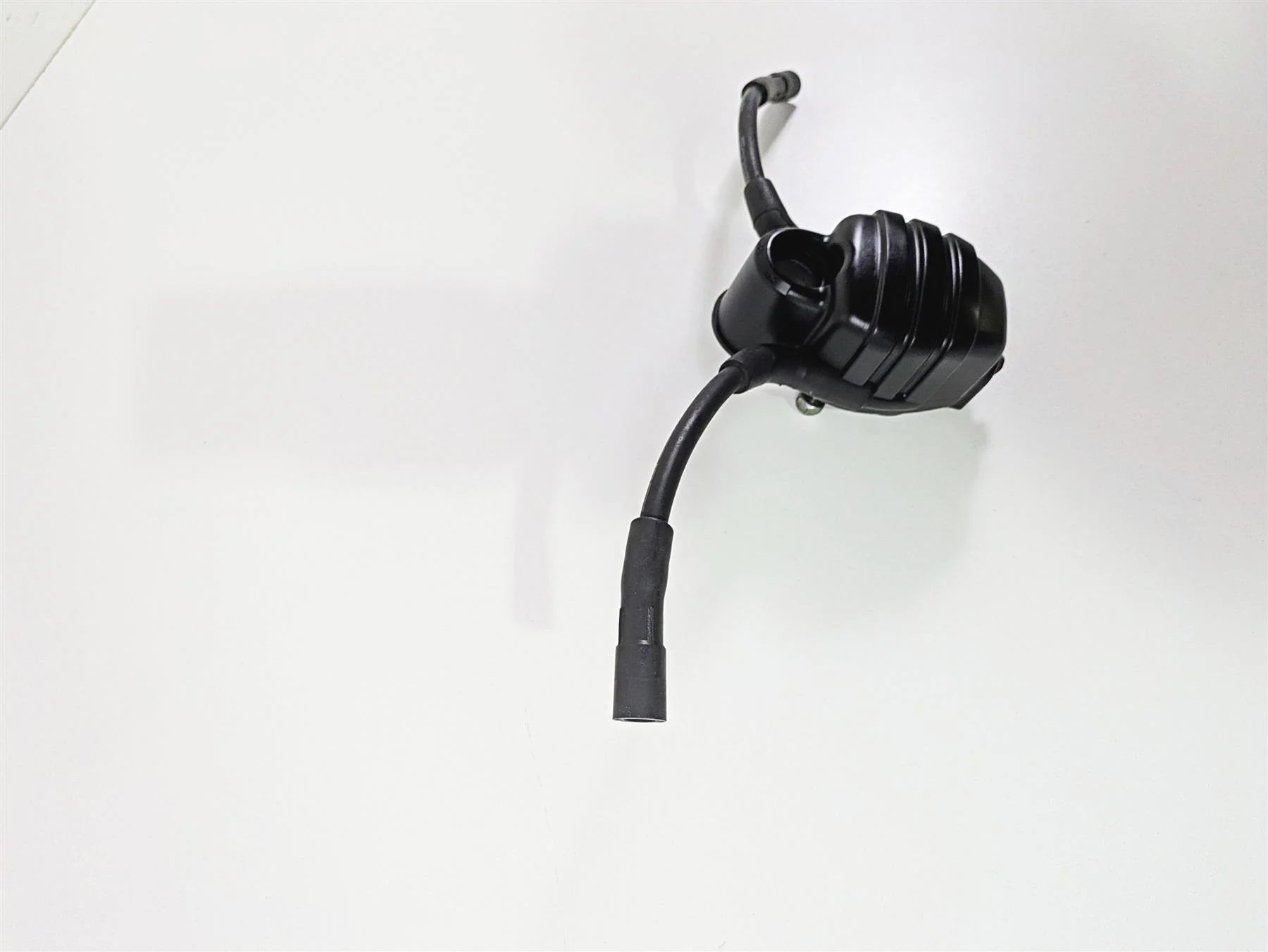 2008 Harley FXCWC Softail Rocker Ignition Coil Wires Plugs 31696-07A - Image 2
