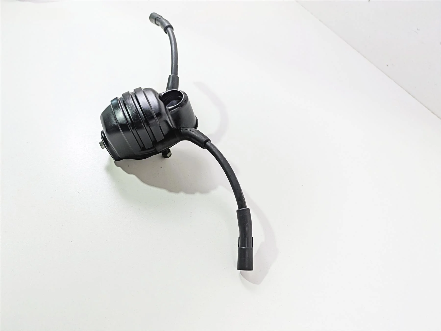 2008 Harley FXCWC Softail Rocker Ignition Coil Wires Plugs 31696-07A - Image 3