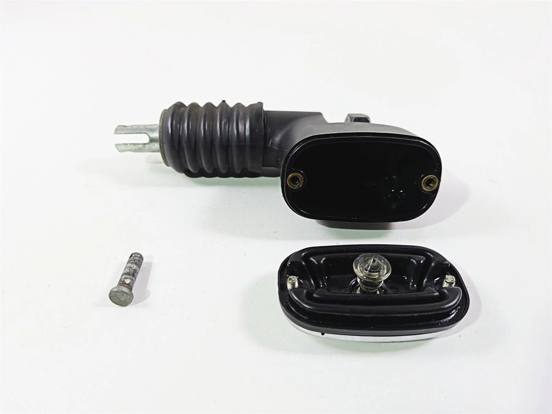 2008 Harley FXCWC Softail Rocker Rear Brake Master Cylinder 41767-05E - Image 12