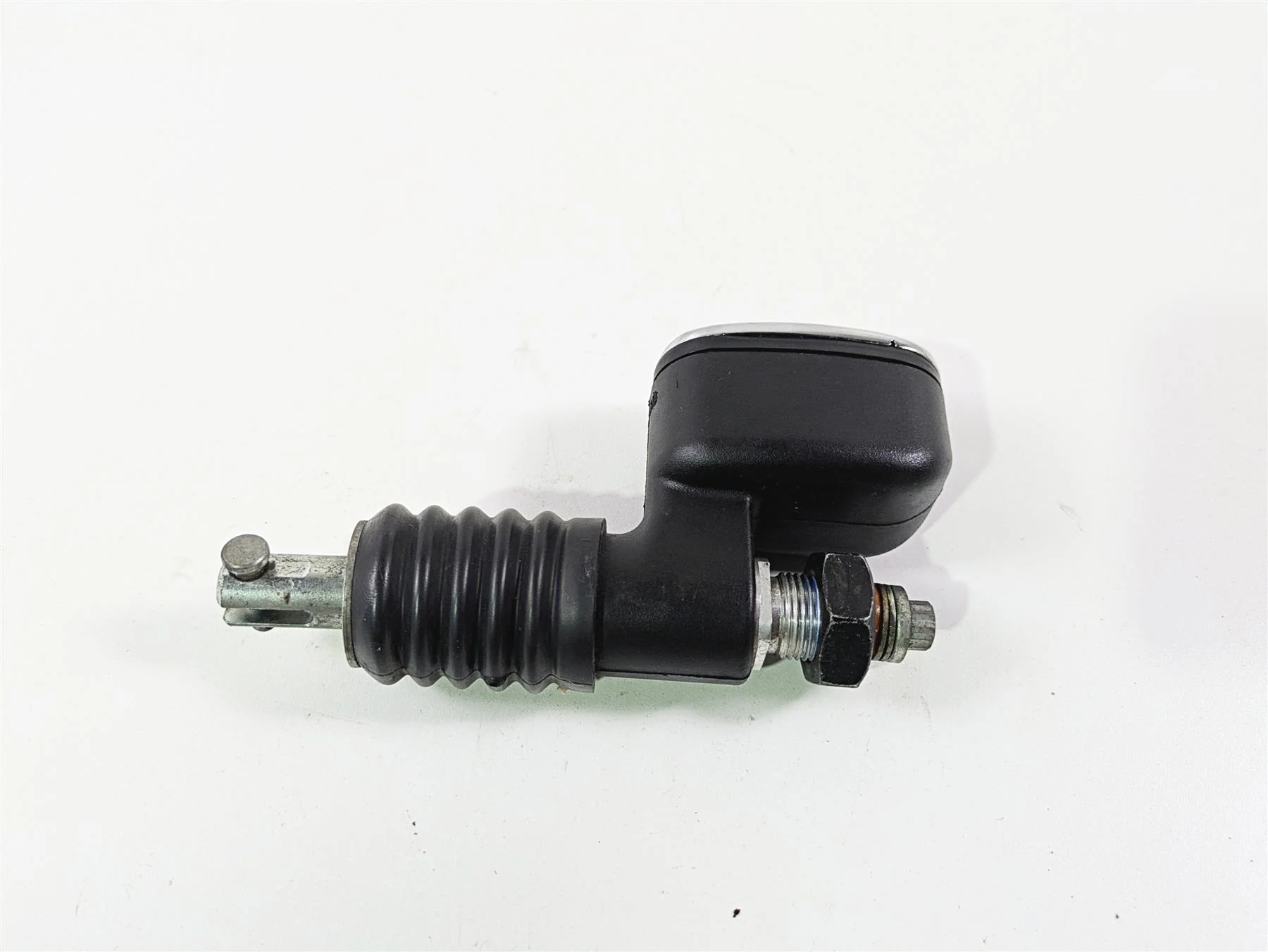 2008 Harley FXCWC Softail Rocker Rear Brake Master Cylinder 41767-05E - Image 3