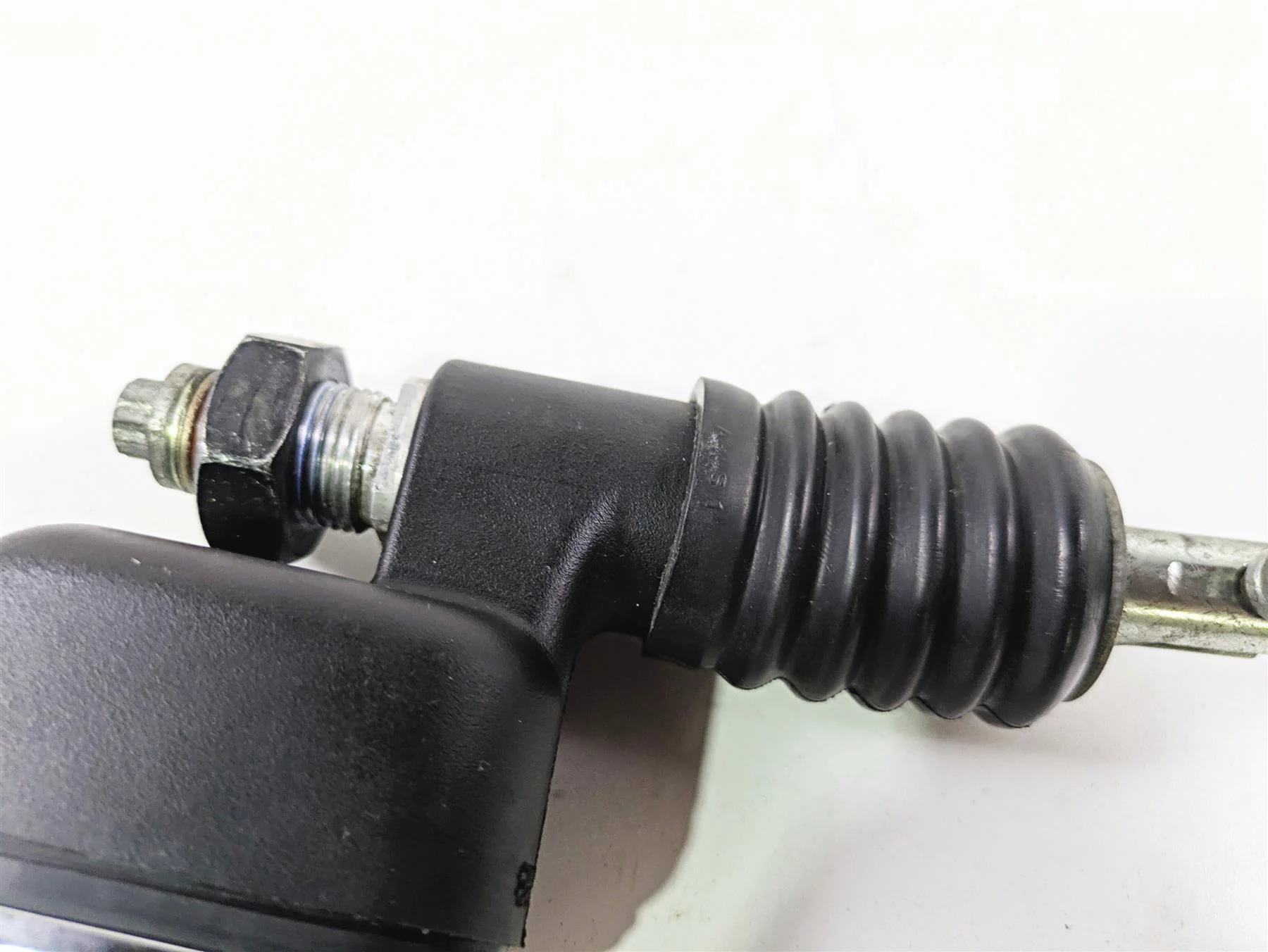 2008 Harley FXCWC Softail Rocker Rear Brake Master Cylinder 41767-05E - Image 7
