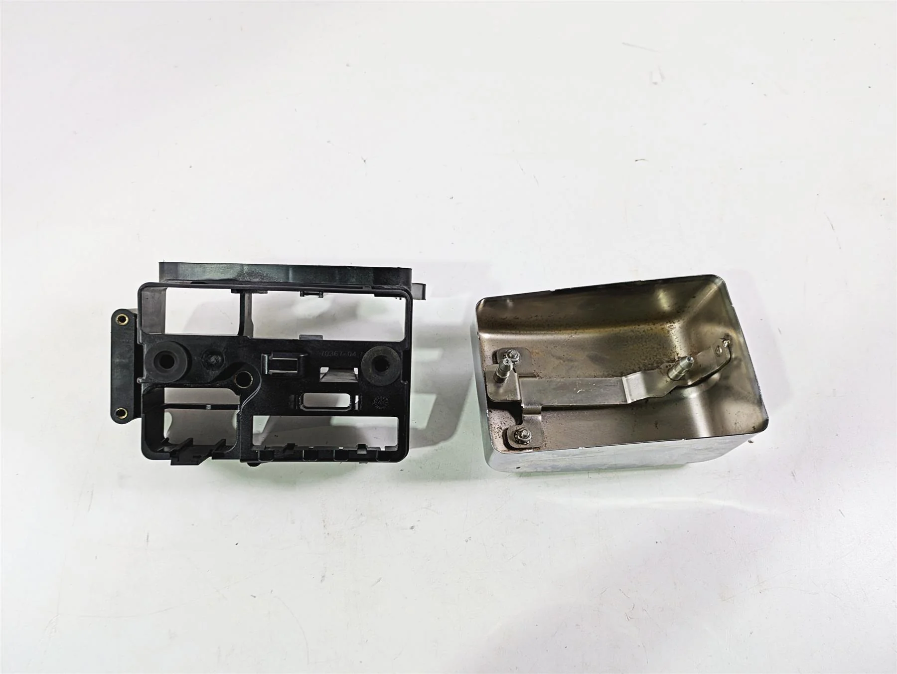 2008 Harley FXDL Dyna Low Rider 105TH Electric Holder Tray & Cover 70367-04B - Image 10