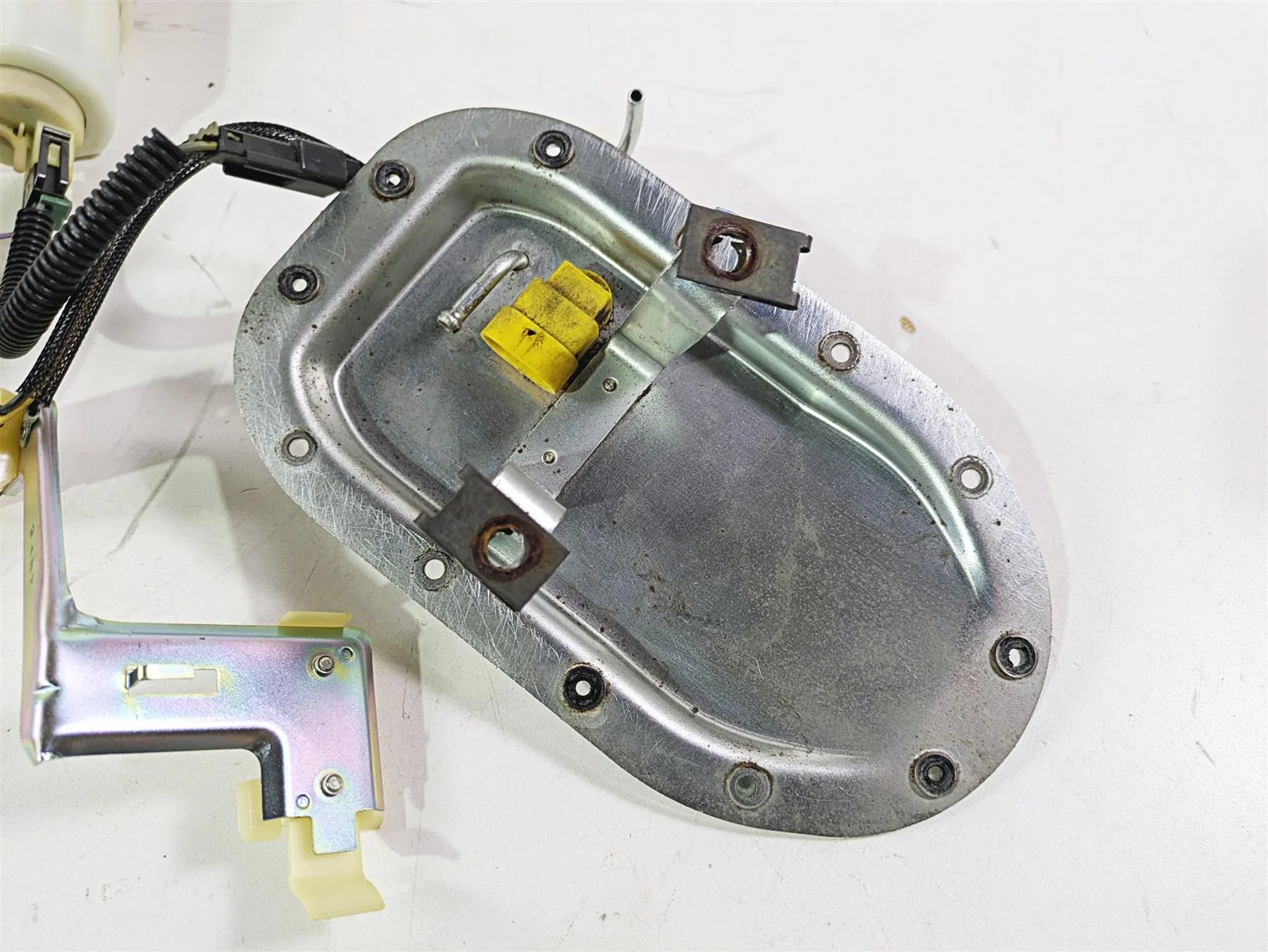 2008 Harley FXDL Dyna Low Rider 105TH Fuel Gas Pump & Sending Unit 75218-04D - Image 5