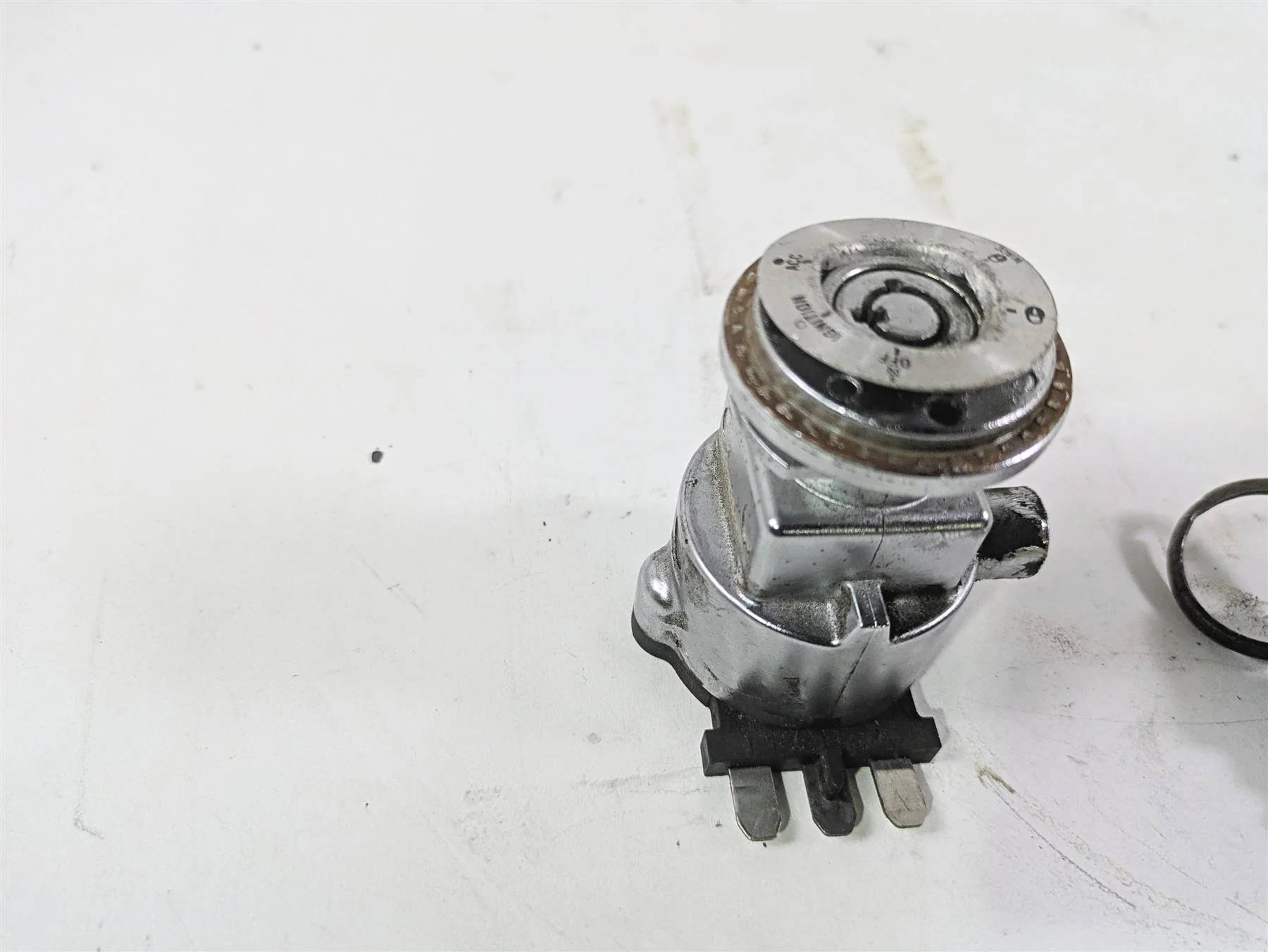 2008 Harley FXDL Dyna Low Rider 105TH Ignition Switch Fork Lock Key 71559-06B - Image 2