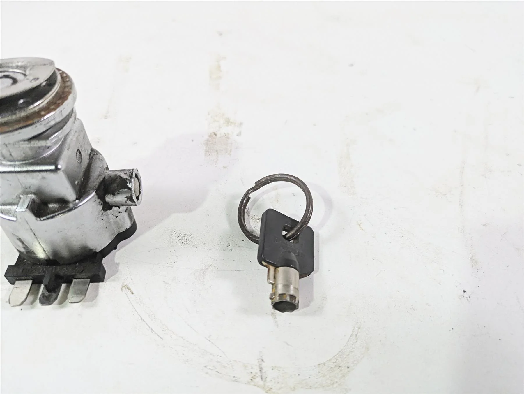 2008 Harley FXDL Dyna Low Rider 105TH Ignition Switch Fork Lock Key 71559-06B - Image 4