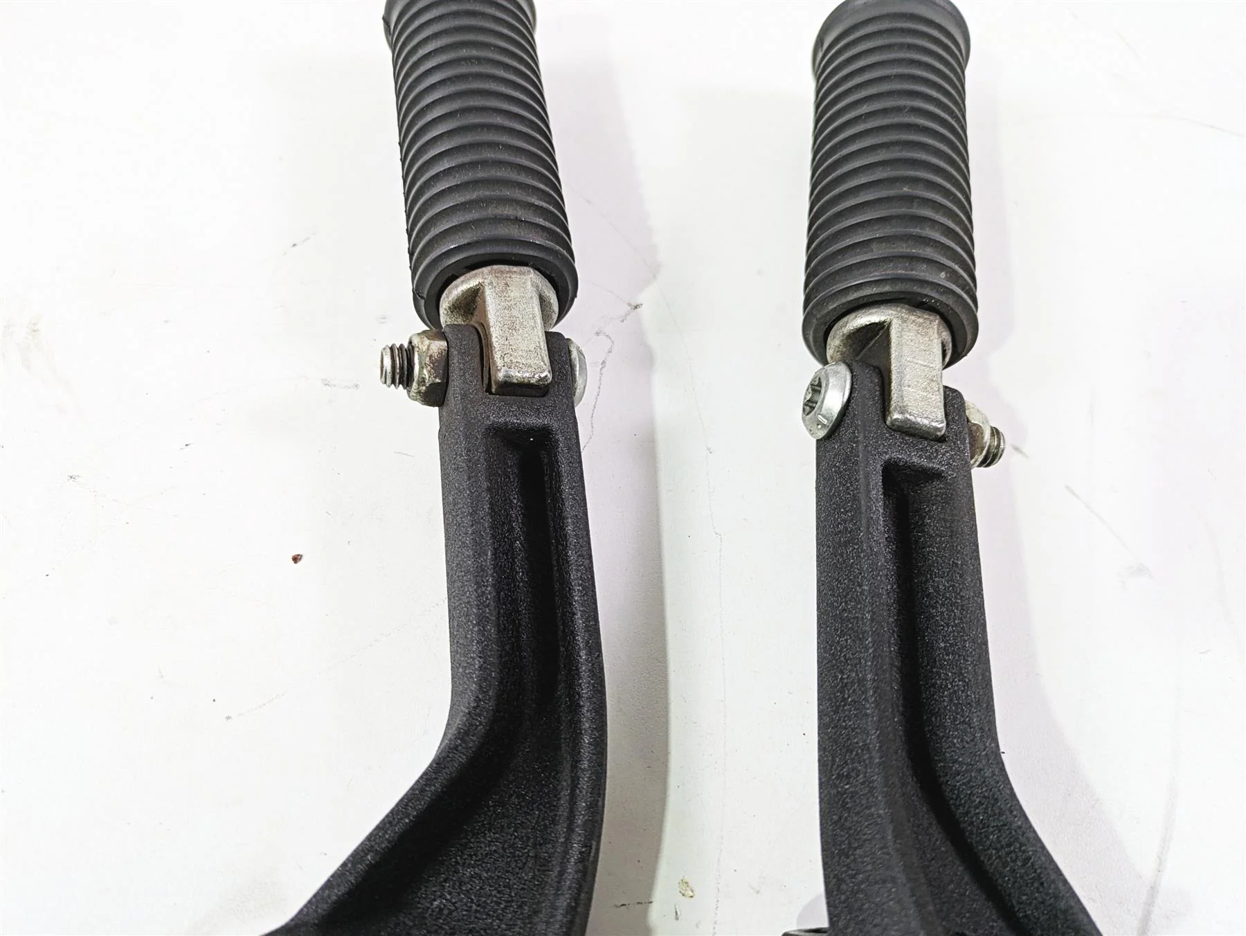 2008 Harley FXDL Dyna Low Rider 105TH Passenger Foot Peg Set 49224-06A 49230-06 - Image 10
