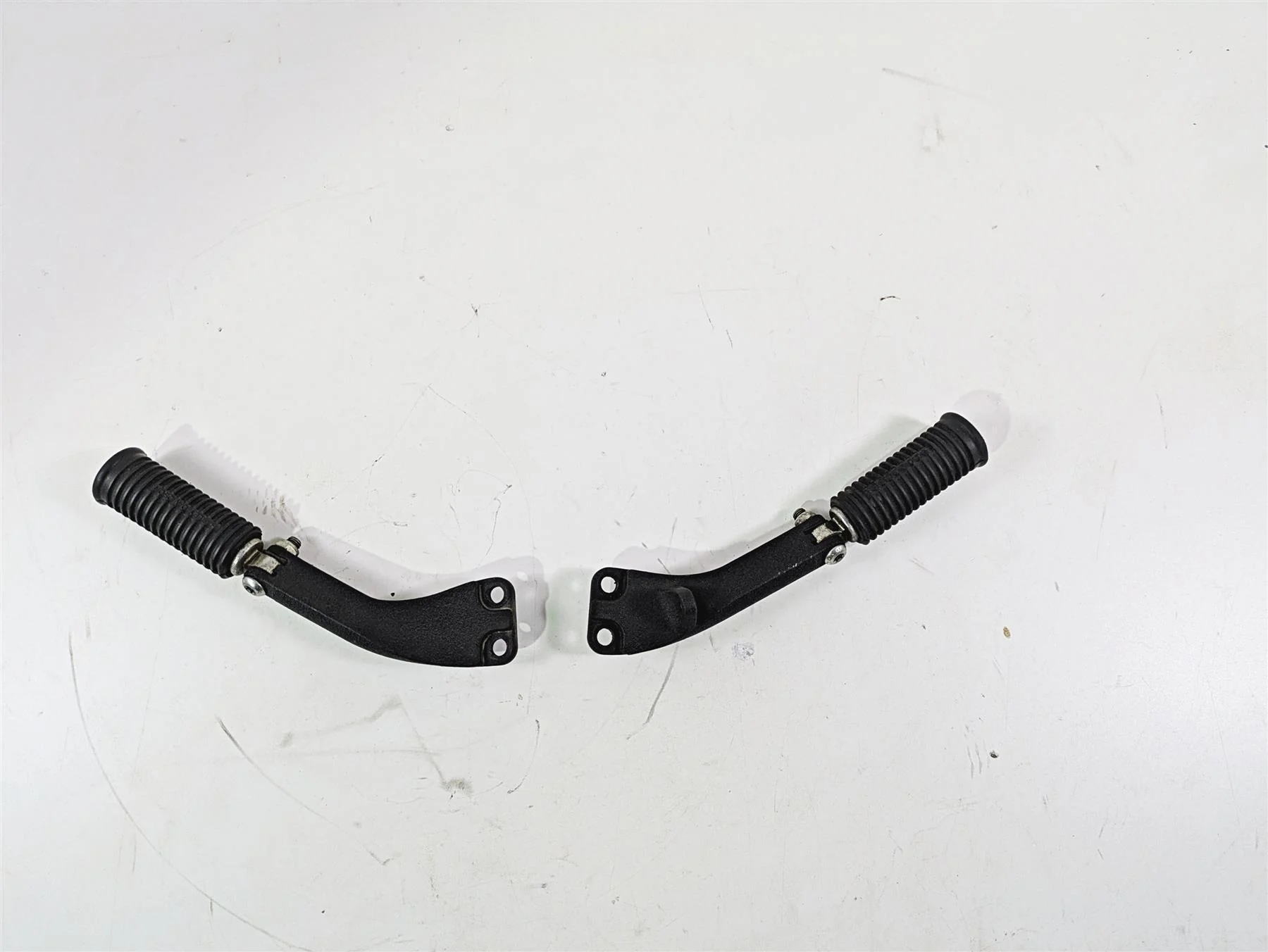2008 Harley FXDL Dyna Low Rider 105TH Passenger Foot Peg Set 49224-06A 49230-06 - Image 5