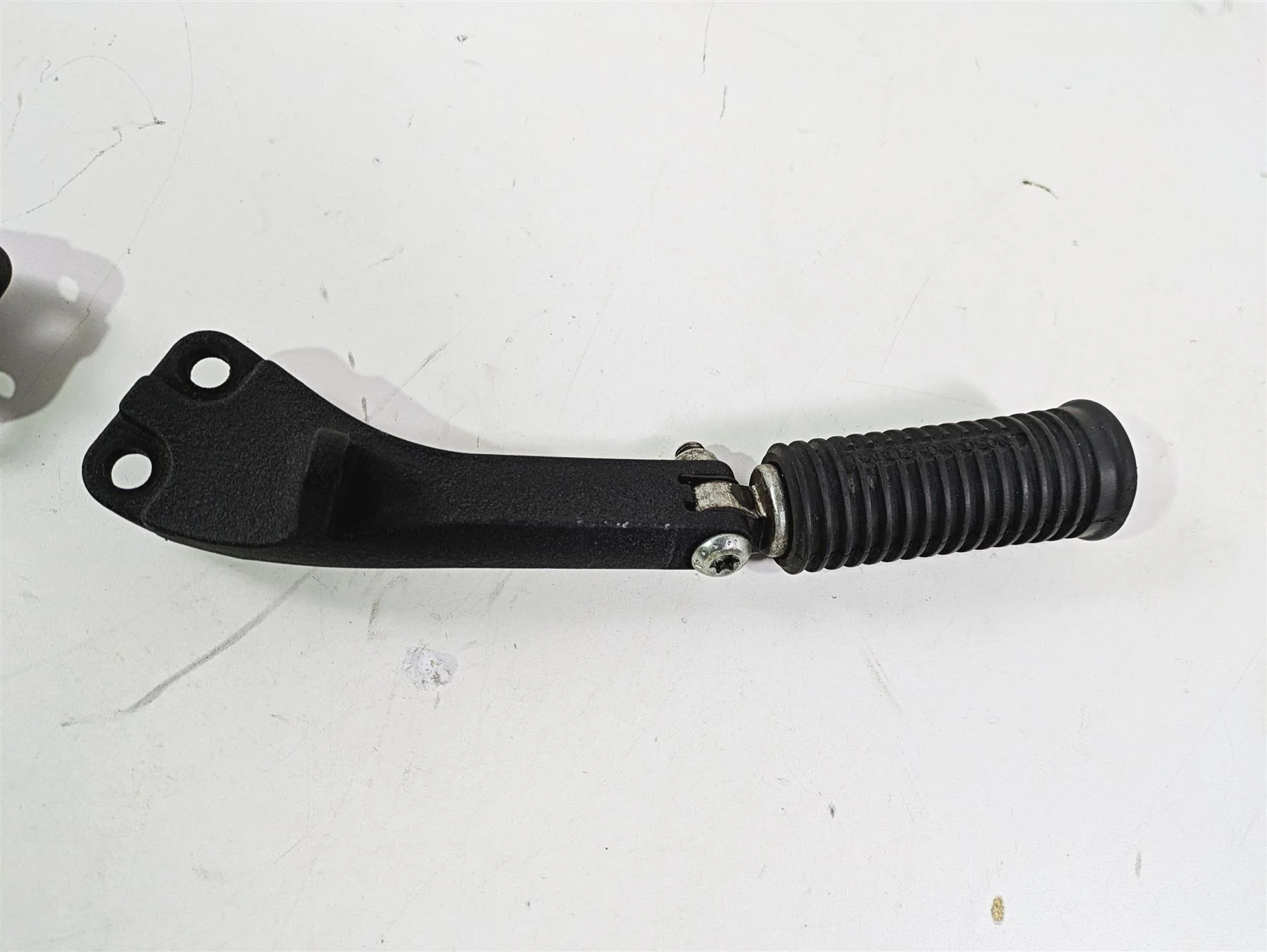 2008 Harley FXDL Dyna Low Rider 105TH Passenger Foot Peg Set 49224-06A 49230-06 - Image 6