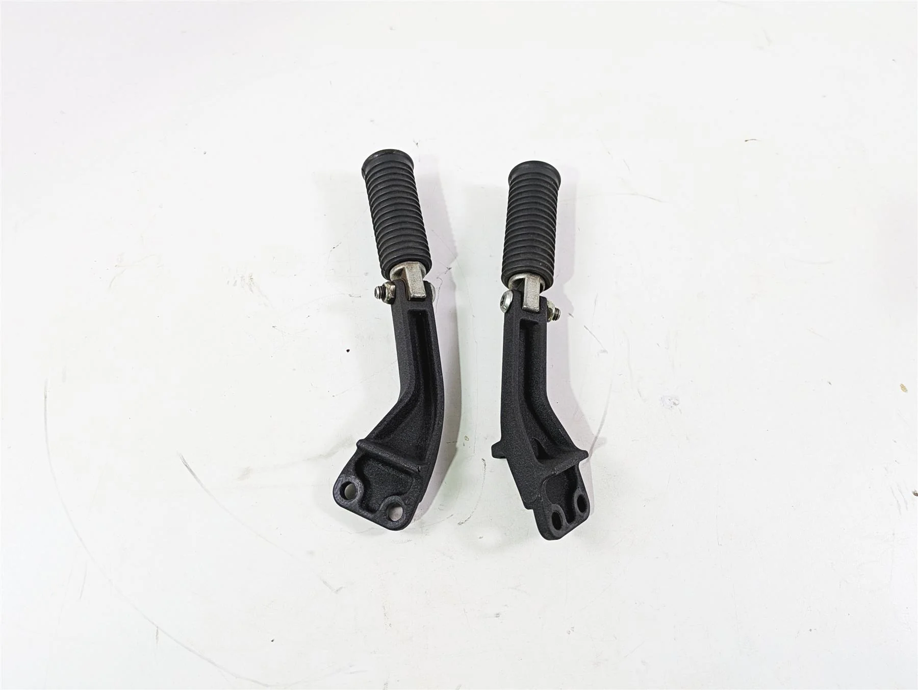 2008 Harley FXDL Dyna Low Rider 105TH Passenger Foot Peg Set 49224-06A 49230-06 - Image 8