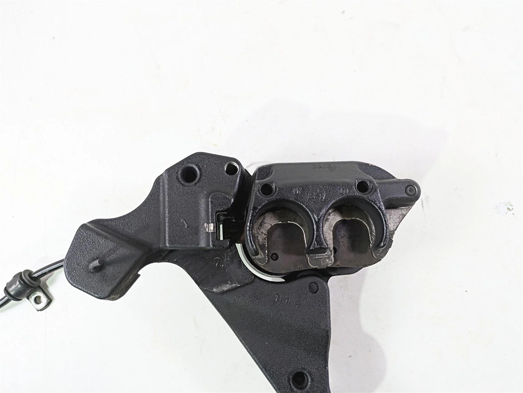 2008 Harley FXDL Dyna Low Rider 105TH Rear Brake Caliper & Bracket 40908-08 - Image 11