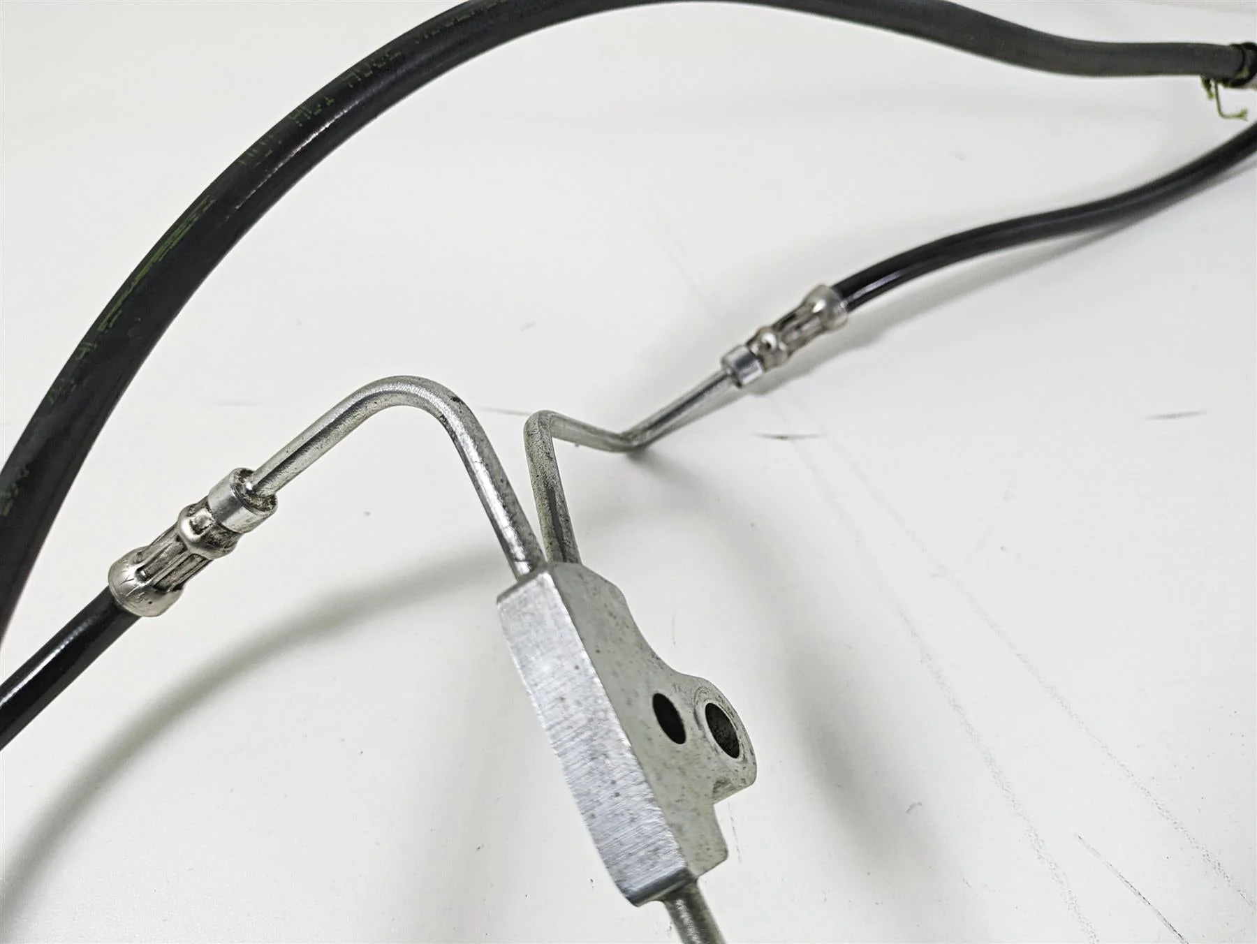 2008 Harley Touring FLHTCU E-Glide 105TH Front Abs Brake Lines 41679-08 40612-08 - Image 9