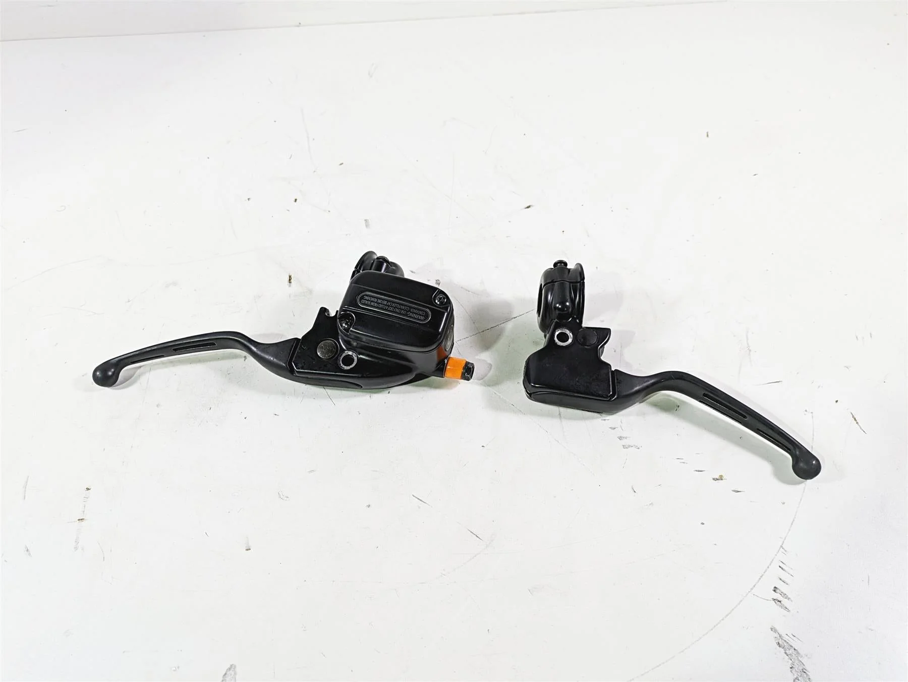 2008 Harley Touring FLHTCU E-Glide 105TH Front Brake Master Cylinder 44551-08F - Image 3